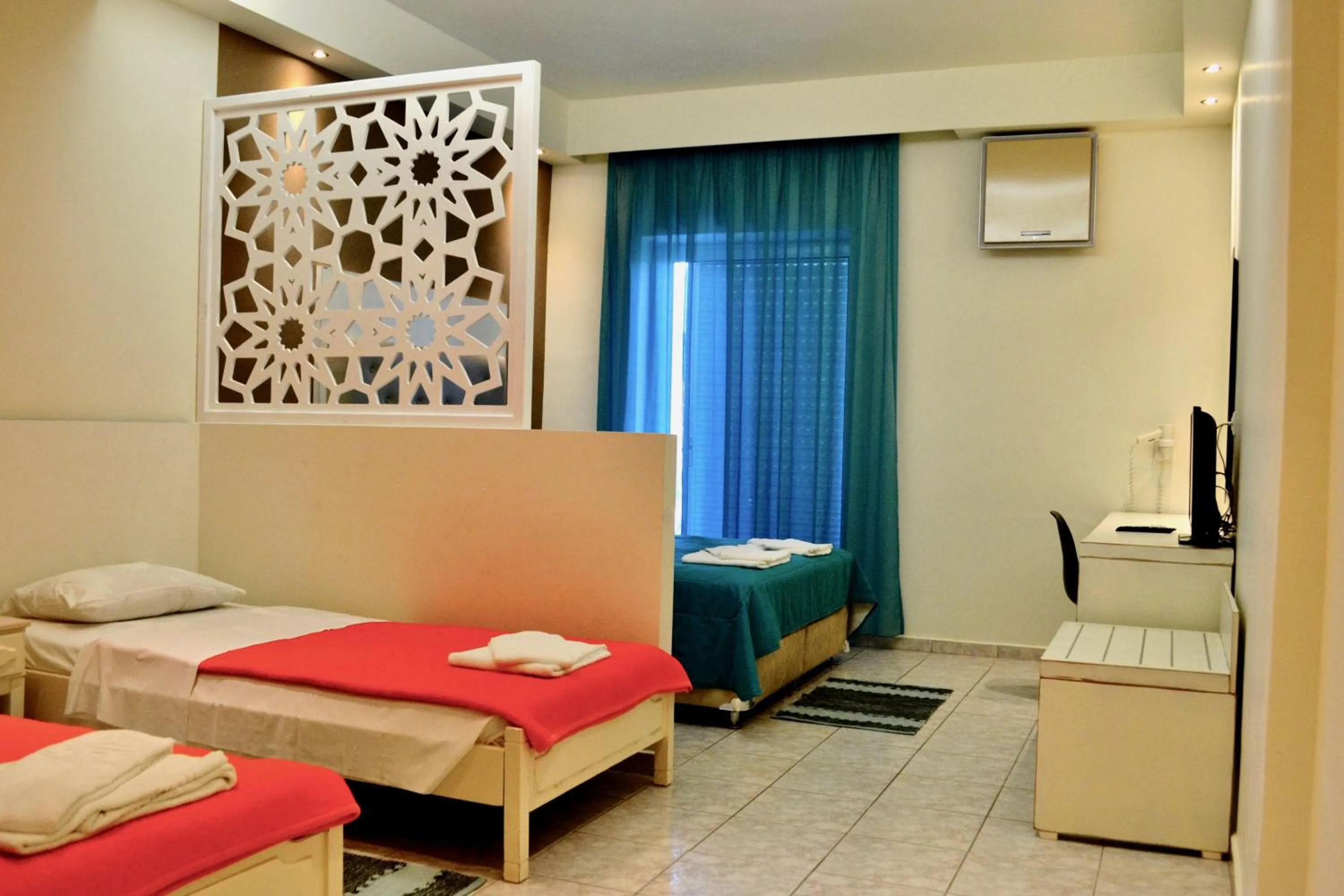 Bedroom, Bed in Paloma Blanca