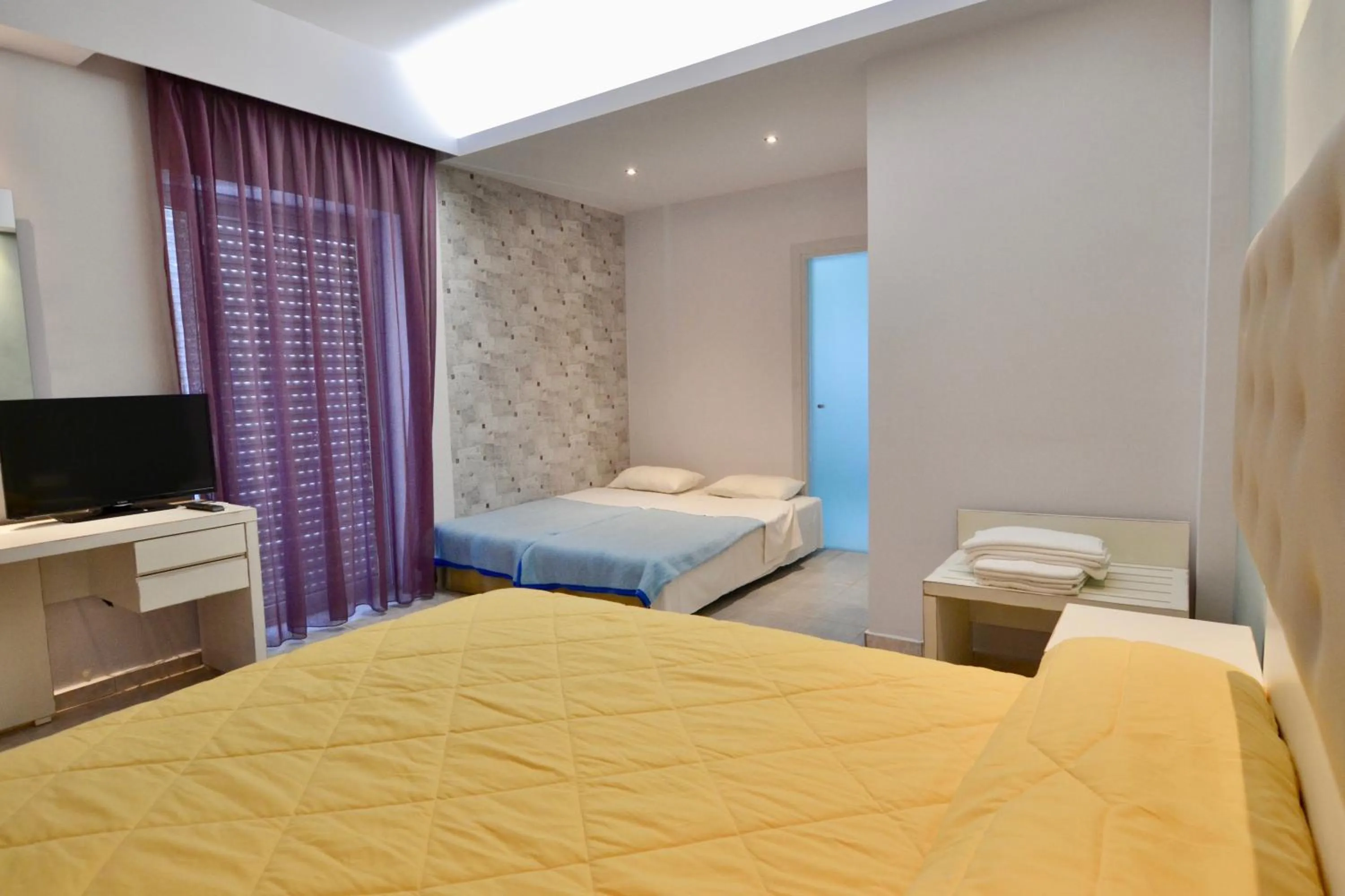 Bedroom, Bed in Paloma Blanca