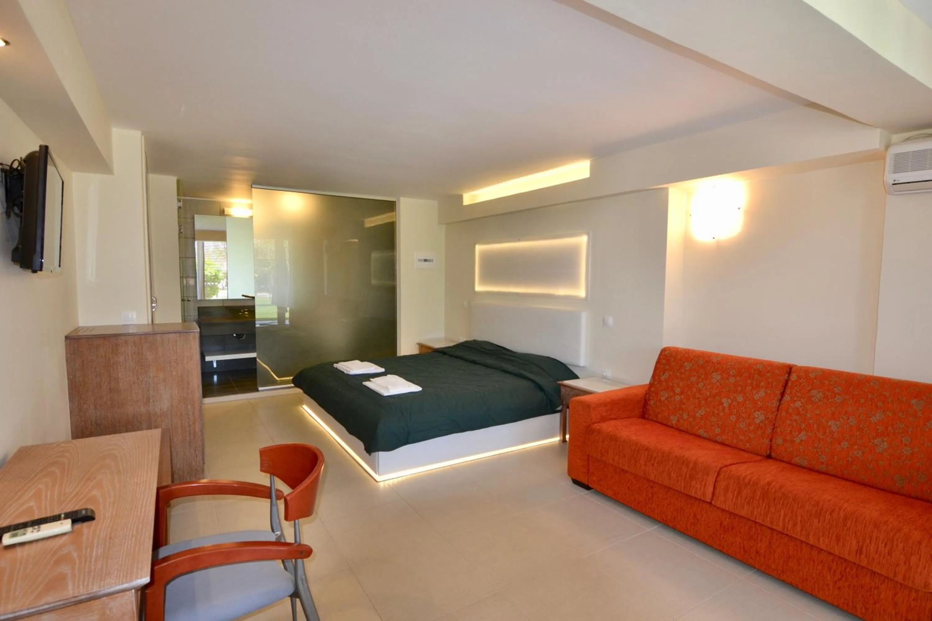 Bed in Paloma Blanca