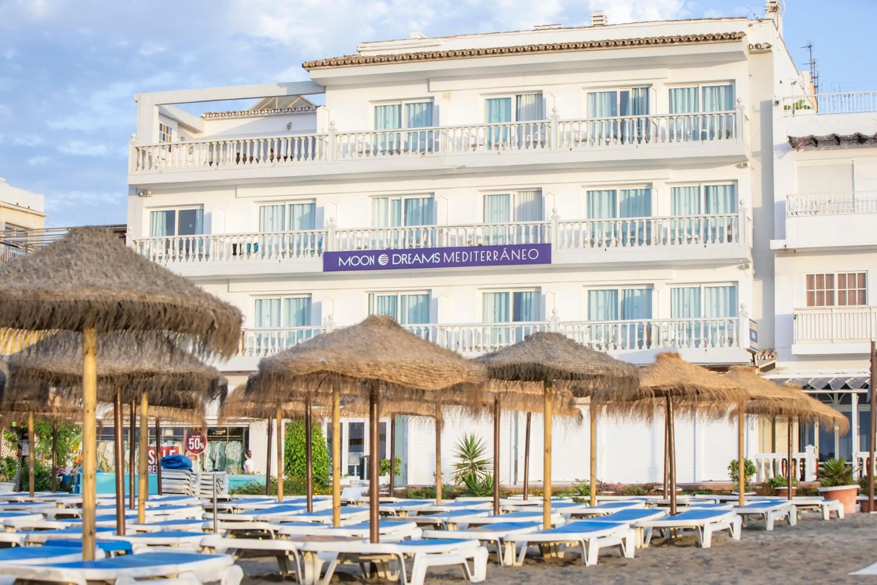 Property building in Hotel Moon Dreams Mediterráneo