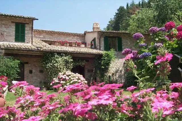 Property building in L'Oasi