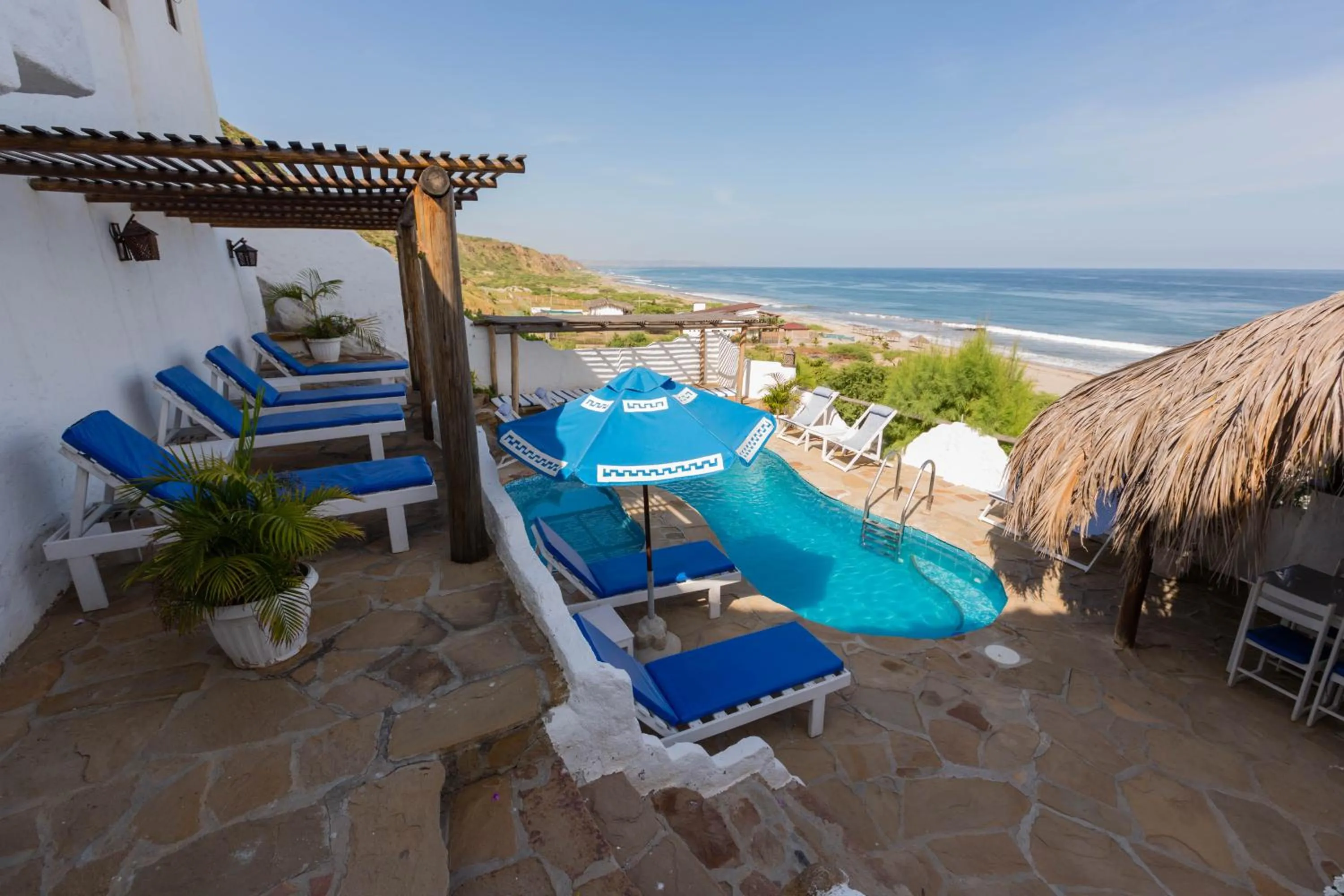 Swimming pool in Hotel Smiling Crab