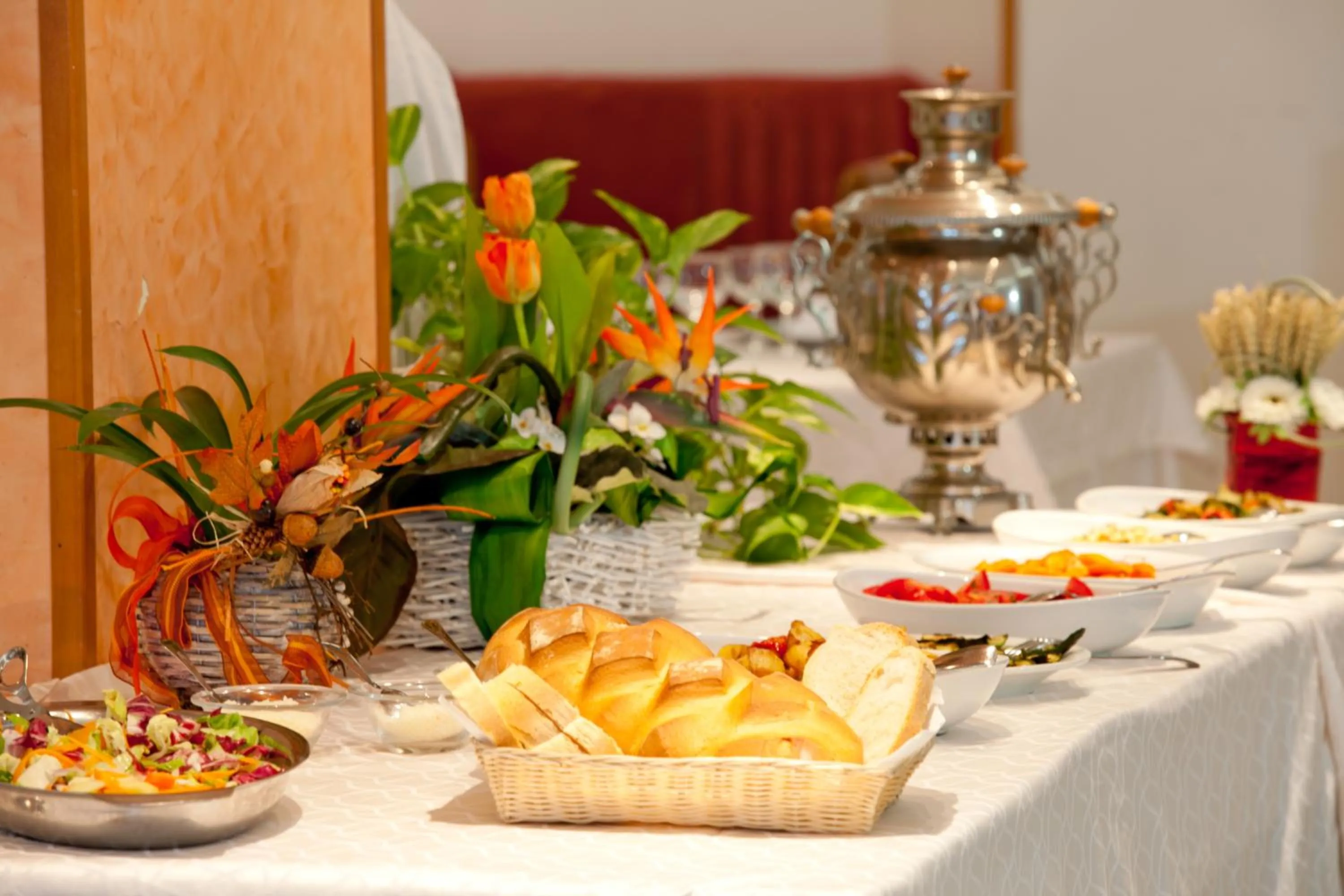 Food in Hotel Canguro