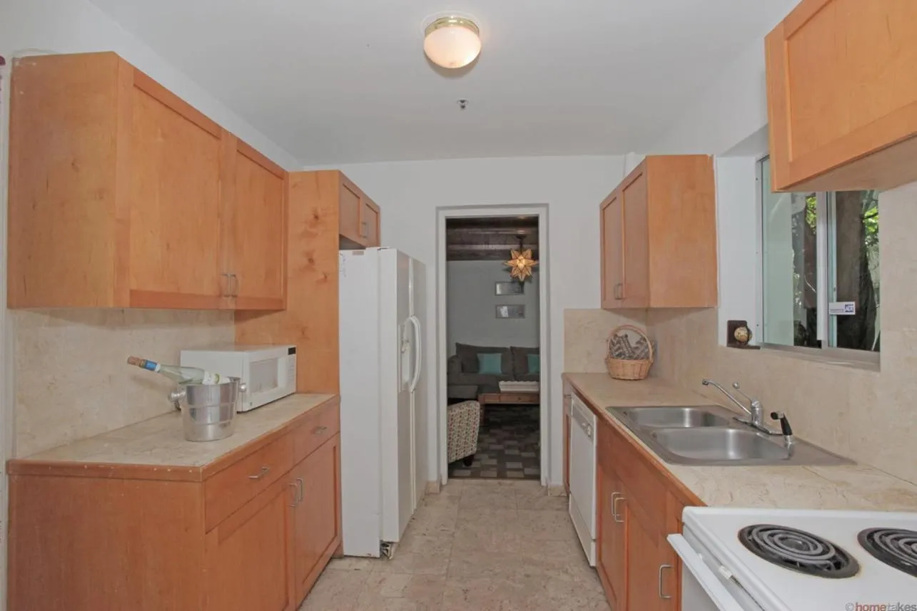 The South Beach Party House - Large Groups - Walk to Everything!