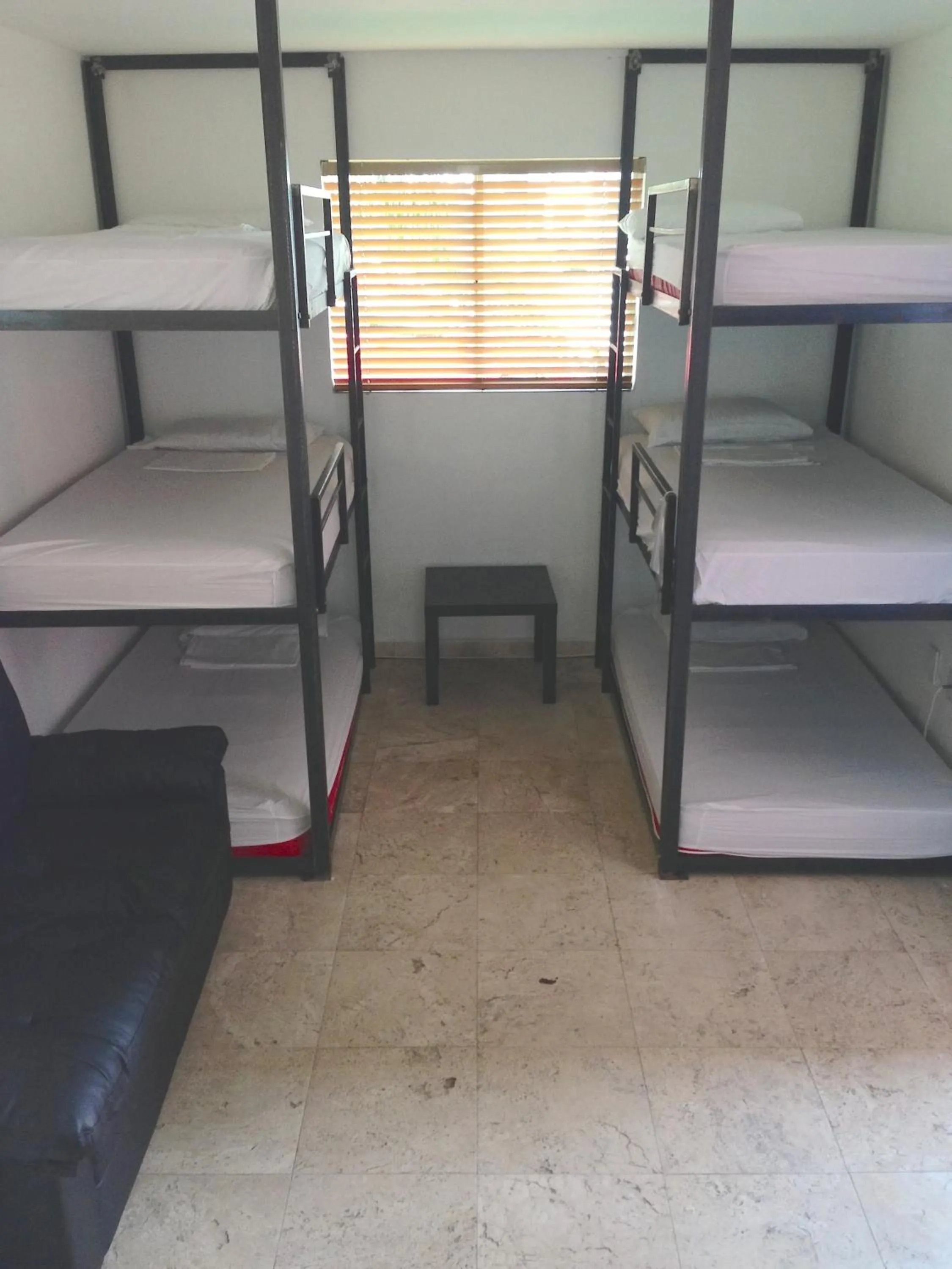 The South Beach Party House - Large Groups - Walk to Everything!