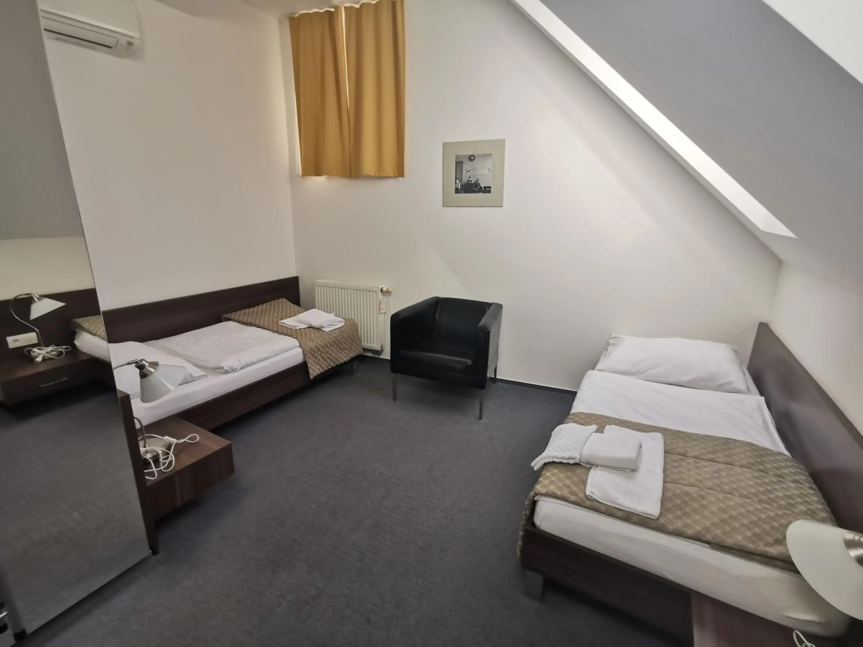 Twin Room - single occupancy in Penzion U Zvonu Twin Room - single occupancy in Penzion U Zvonu