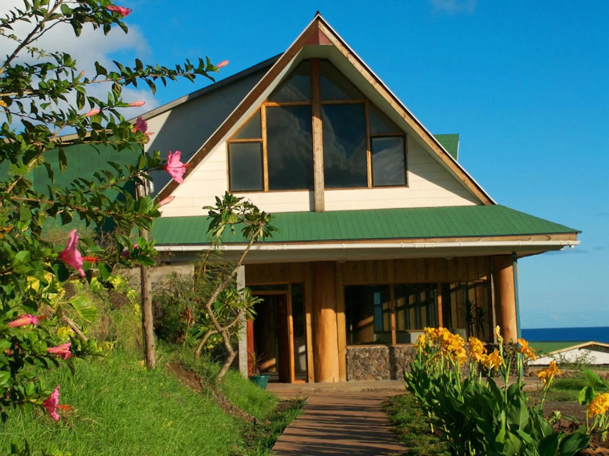 Facade/entrance in Tupa Hotel