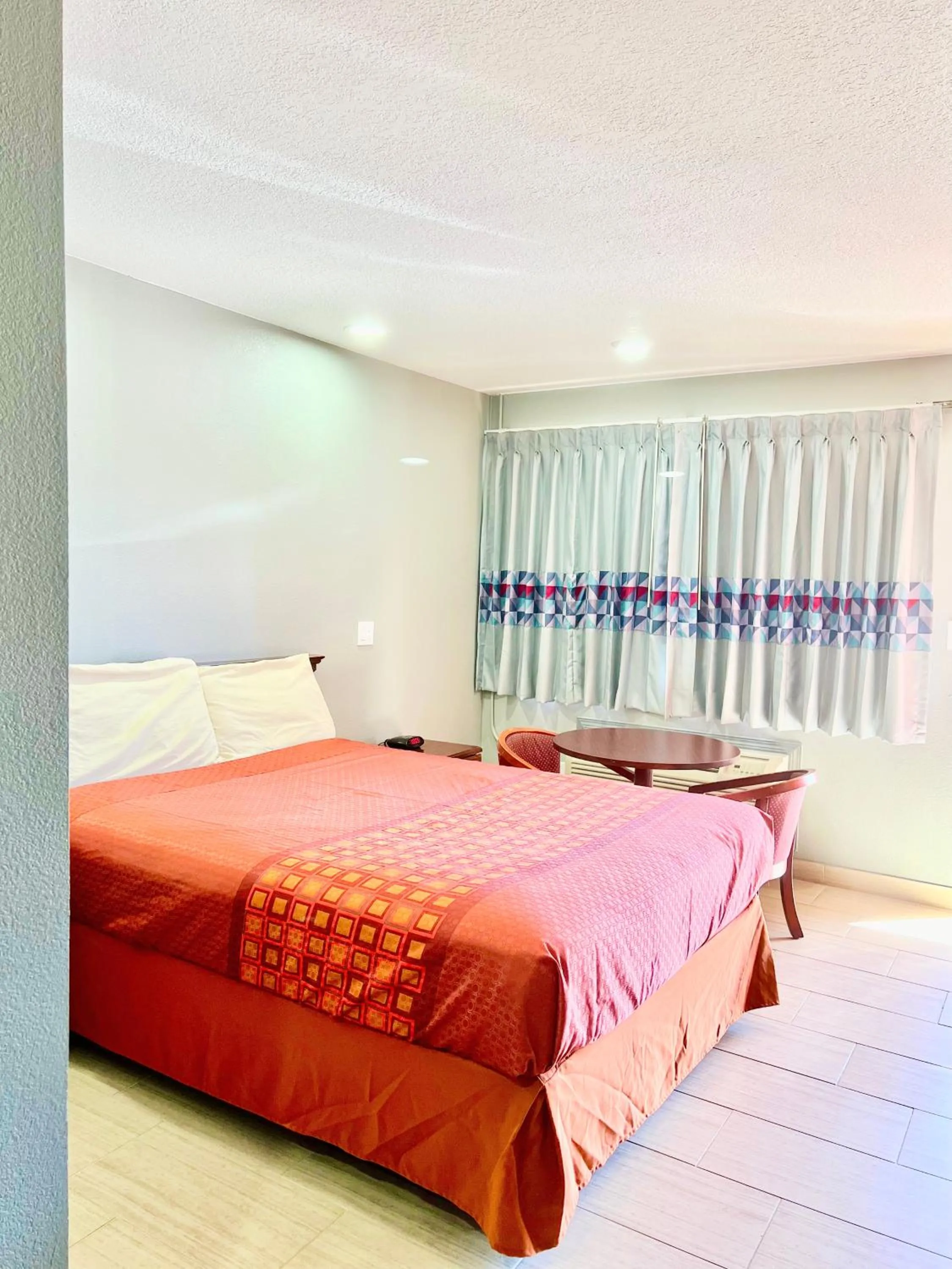 Bed in Palace Motel DEQUEEN