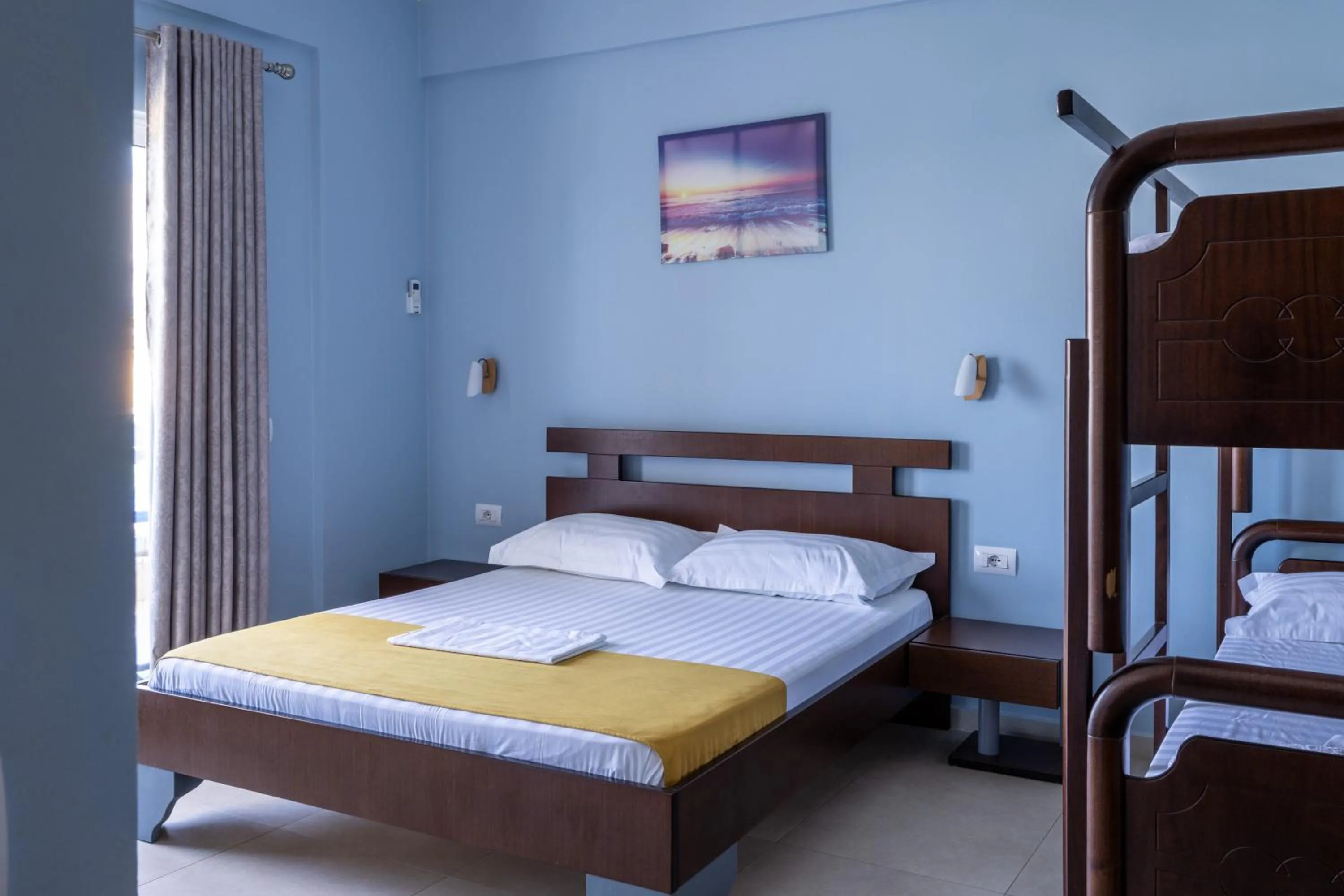 Family, Bed in Hotel De Luna