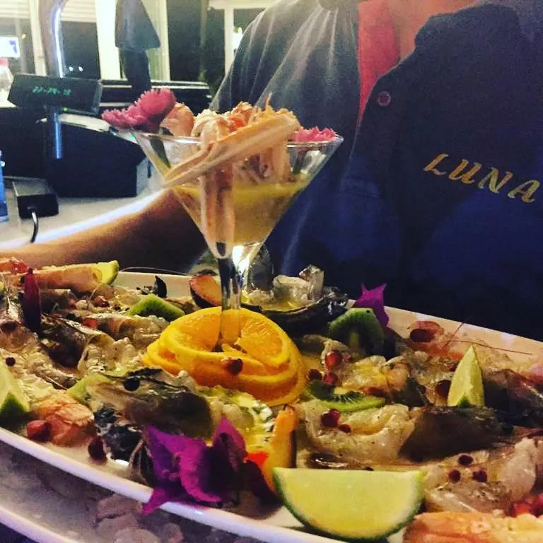 Restaurant/places to eat in Hotel De Luna