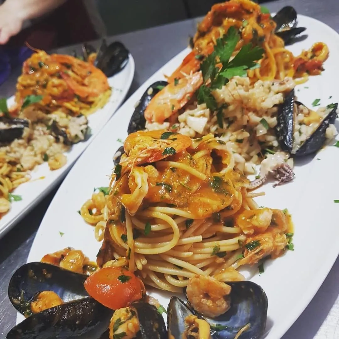 Restaurant/places to eat in Hotel De Luna