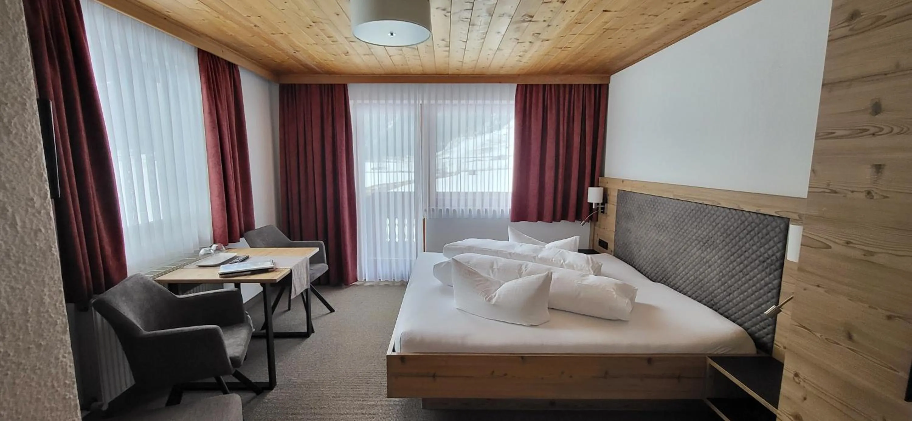 Bed in Hotel Gsallbach