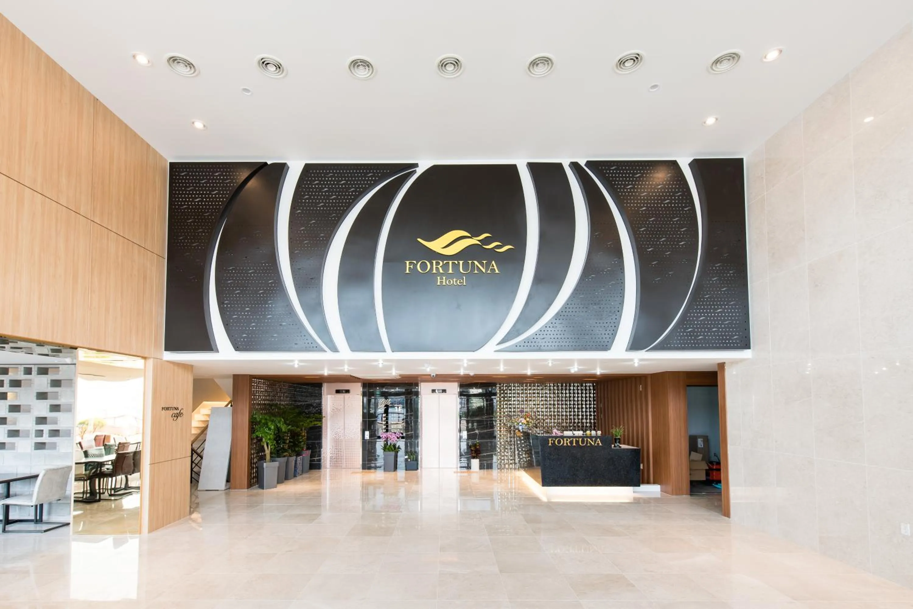 Lobby or reception in Fortuna Hotel