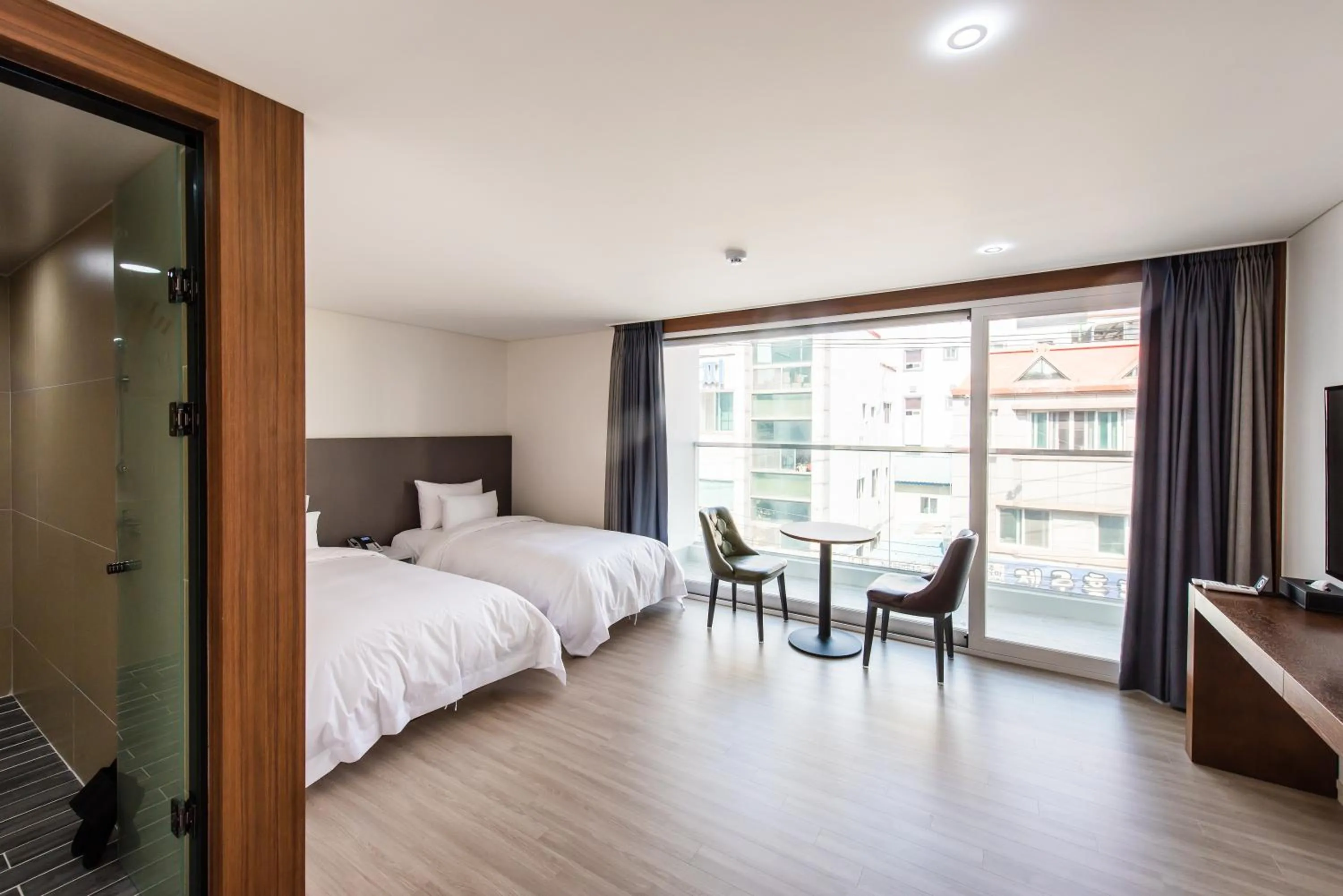 Balcony/Terrace, Bed in Fortuna Hotel