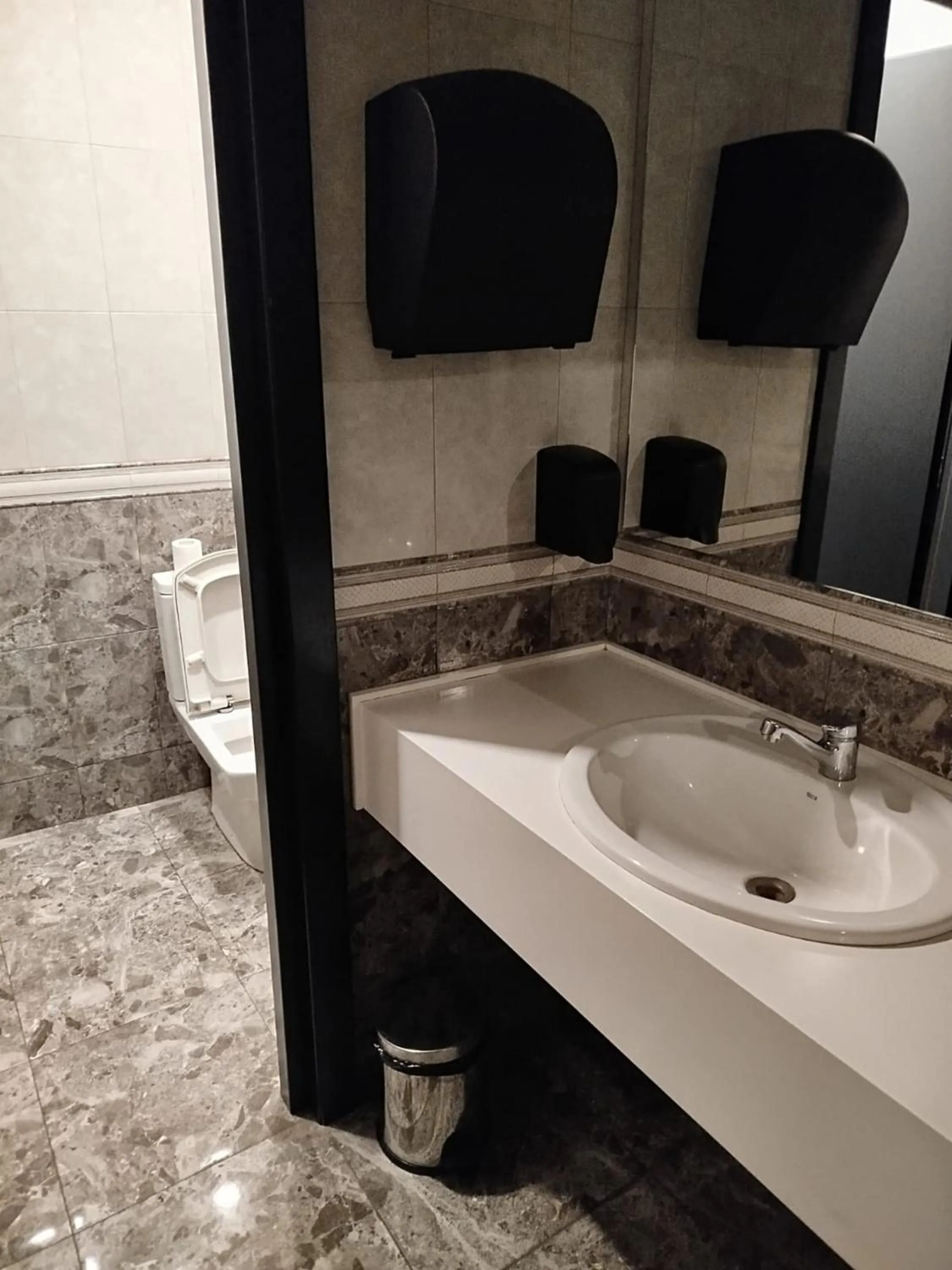 Toilet in Green Tower Hotel