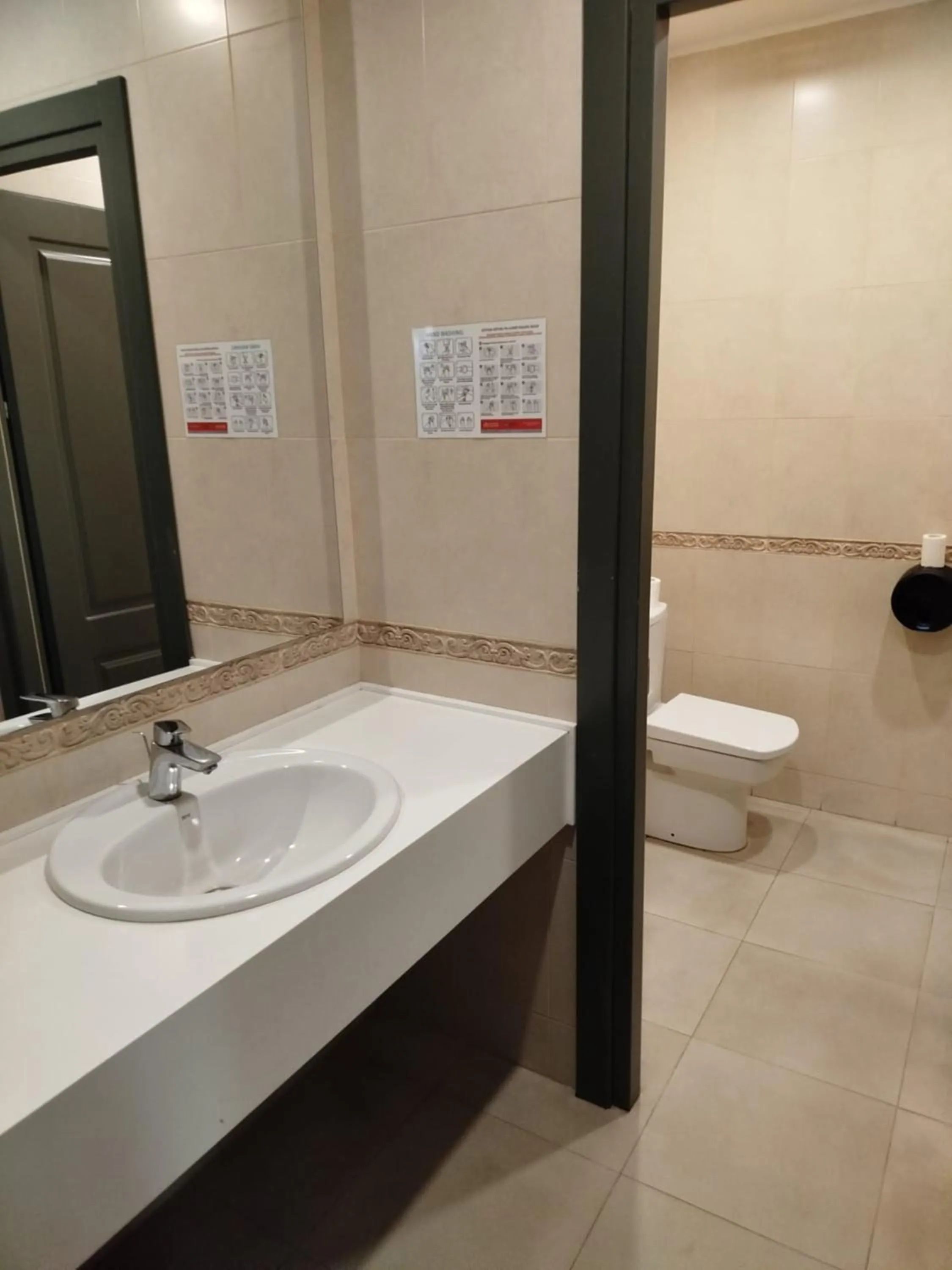 Shower in Green Tower Hotel