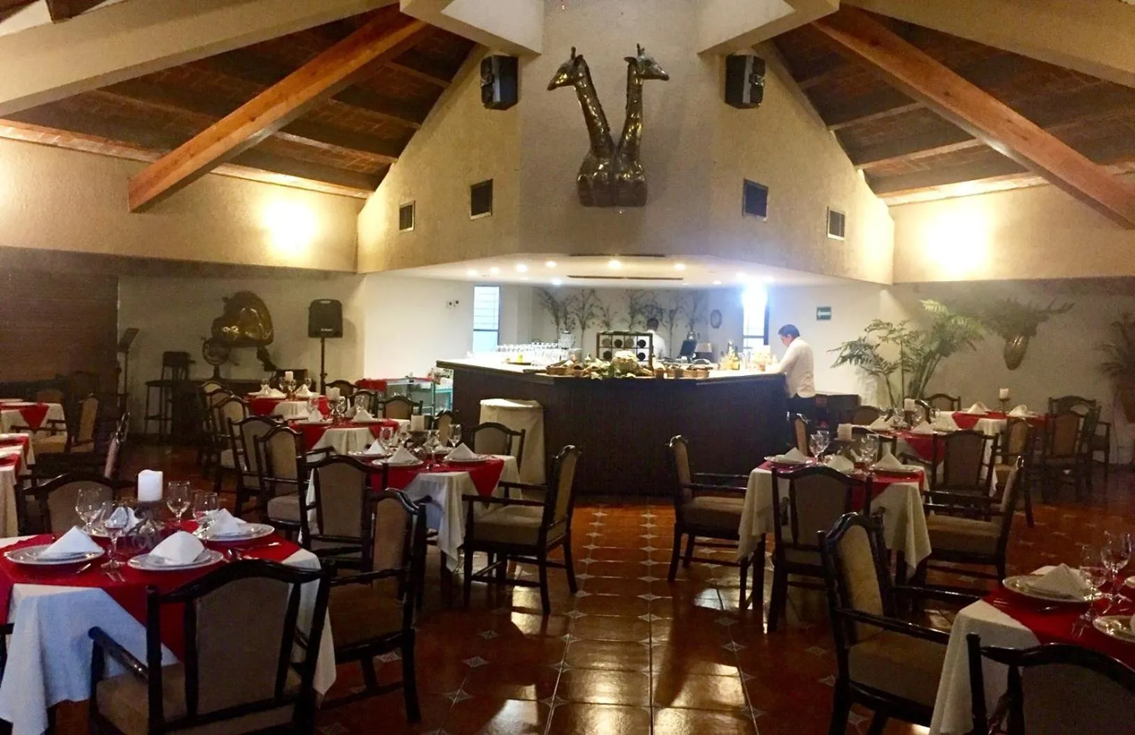 Restaurant/places to eat in Hotel Valles