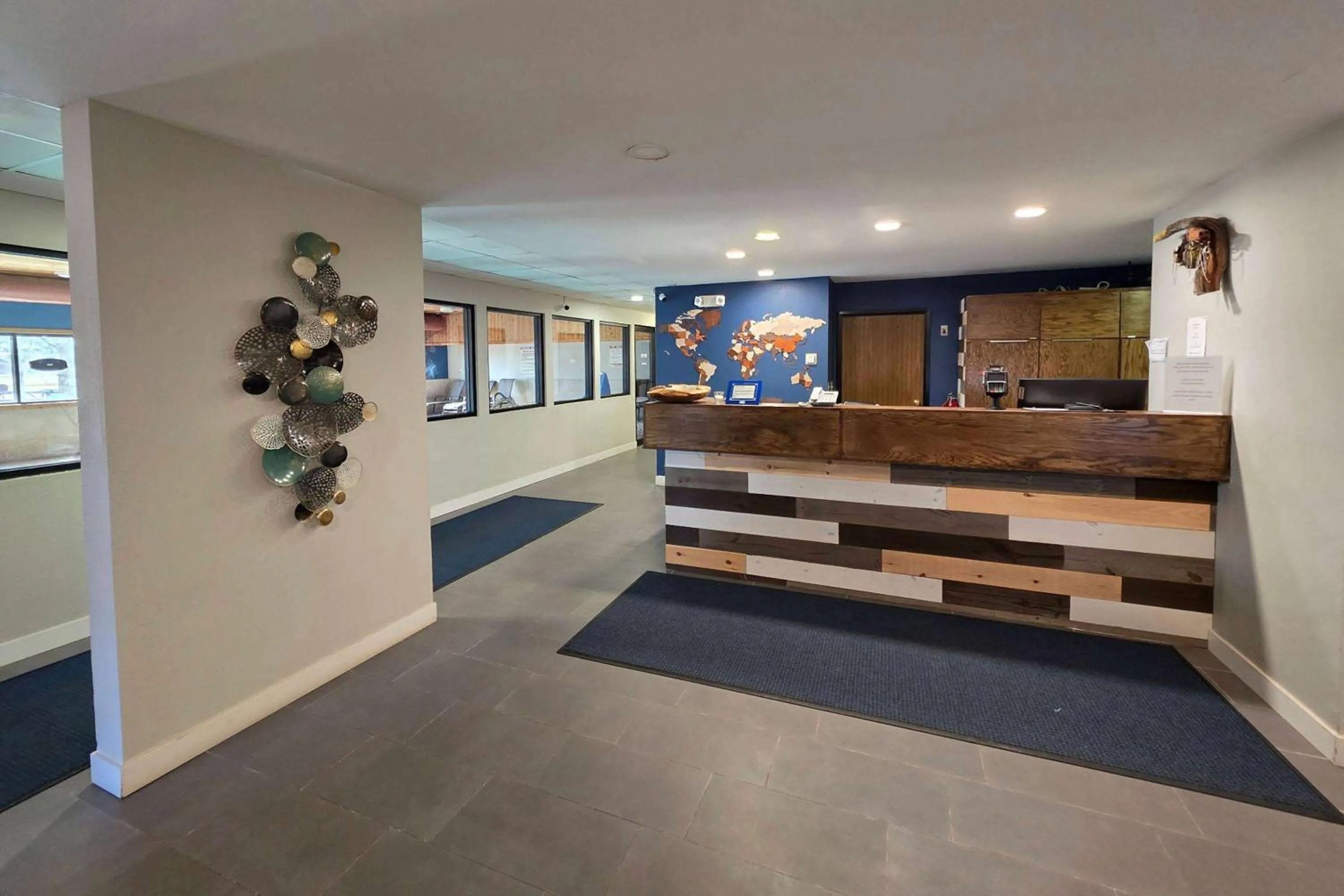 Lobby or reception in AmeriVu Inn and Suites - Hayward