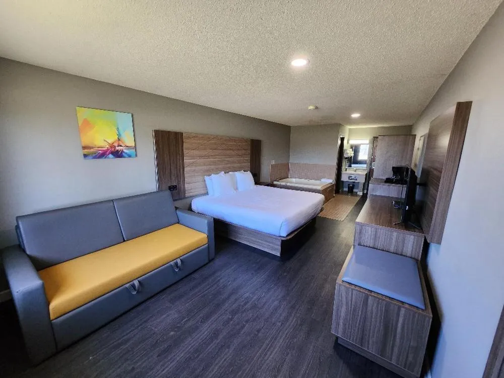 Bed in AmeriVu Inn and Suites - Hayward