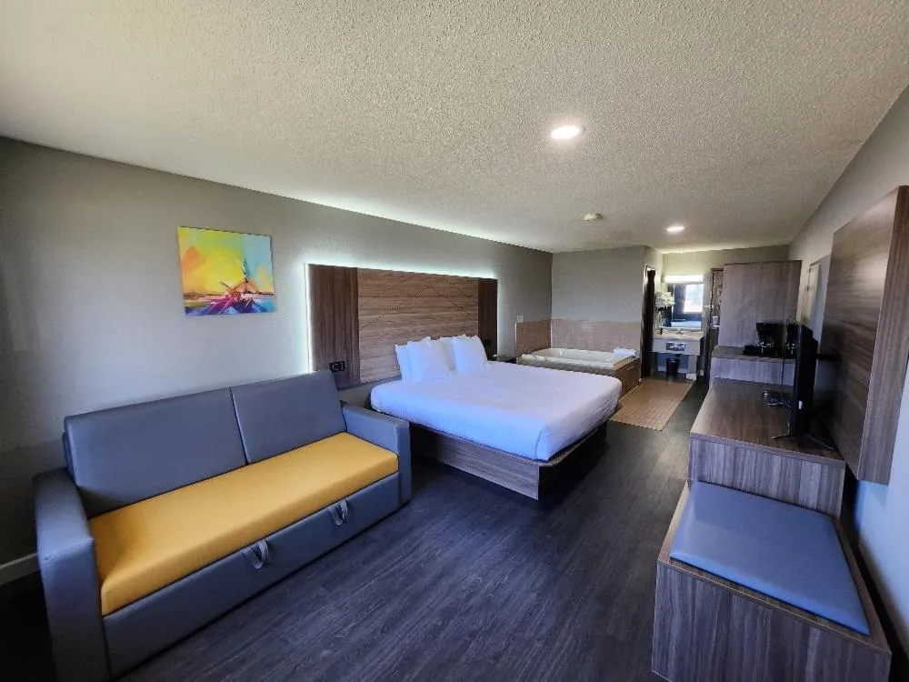 Bed in AmeriVu Inn and Suites - Hayward