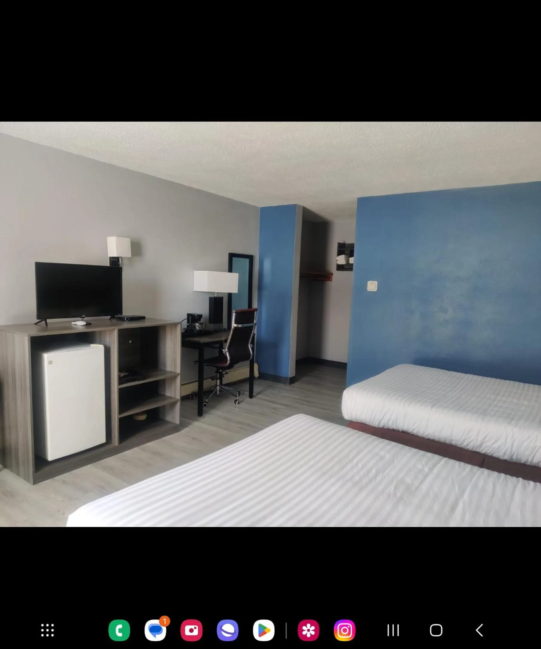 Bed in AmeriVu Inn and Suites - Hayward