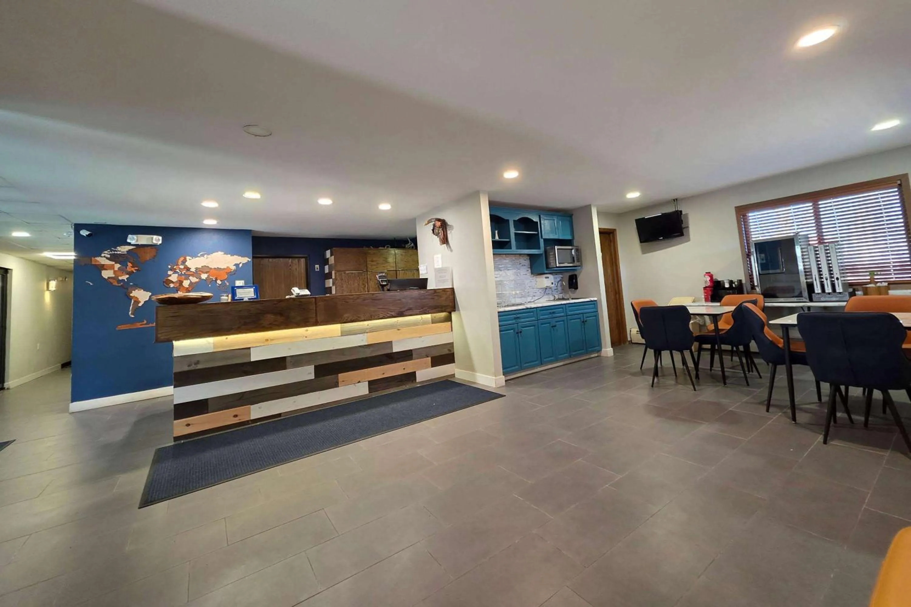 Lobby or reception in AmeriVu Inn and Suites - Hayward