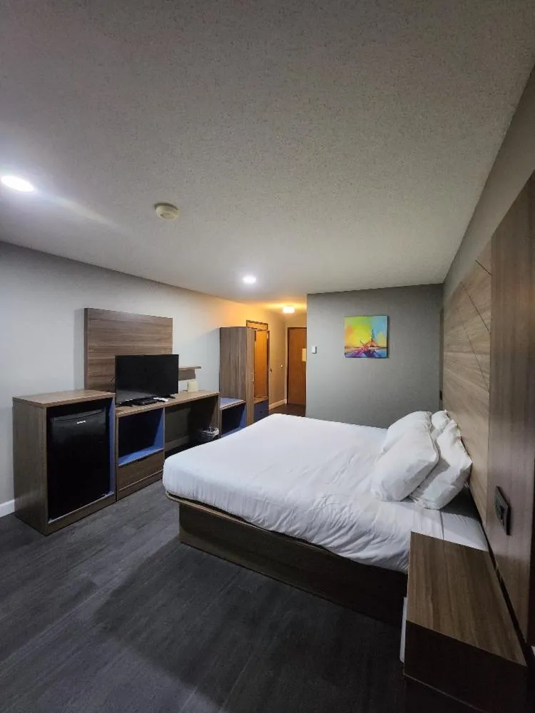 Bed in AmeriVu Inn and Suites - Hayward