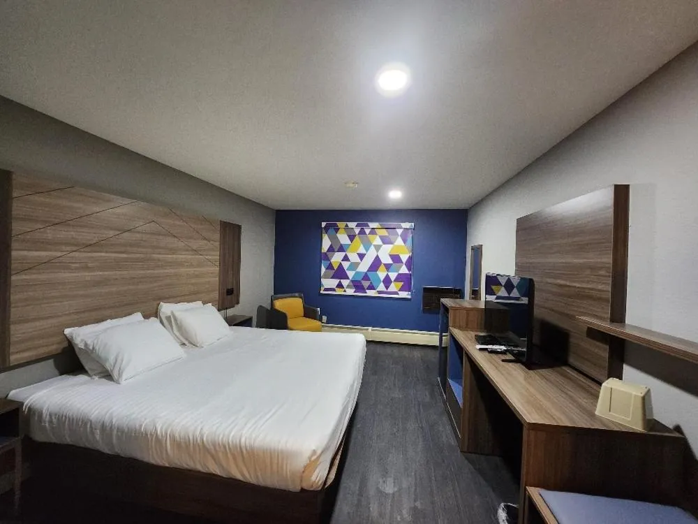 Bed in AmeriVu Inn and Suites - Hayward