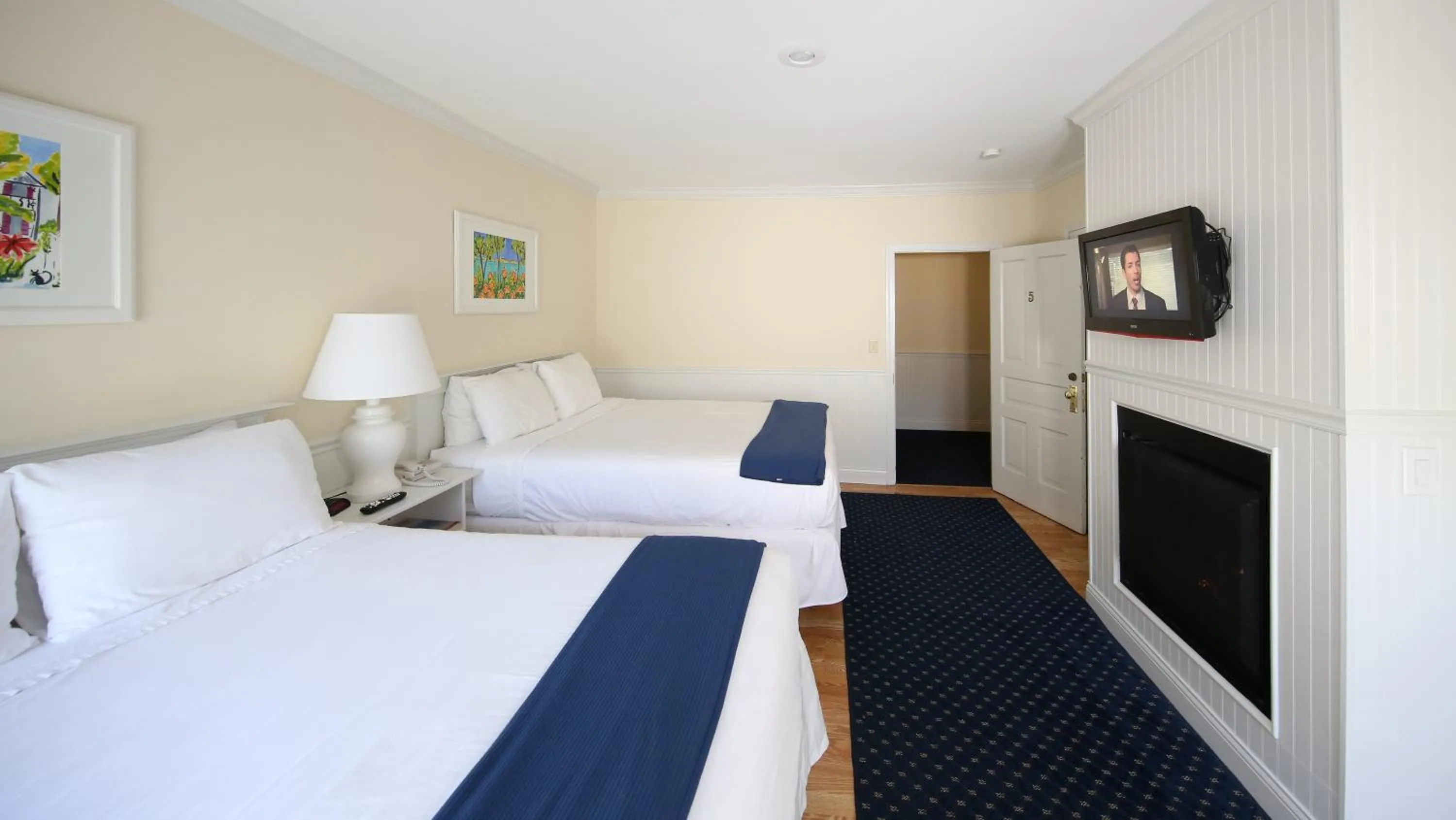 Photo of the whole room, Bed in Colonial Inn Harbor Springs