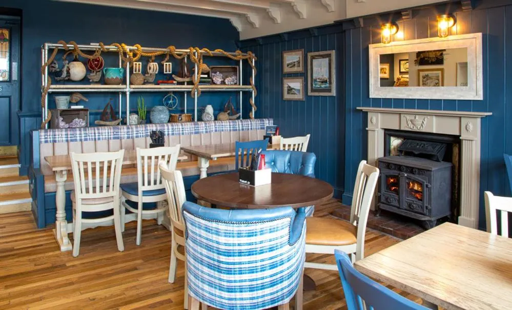 Restaurant/places to eat in Ye Olde Fighting Cocks