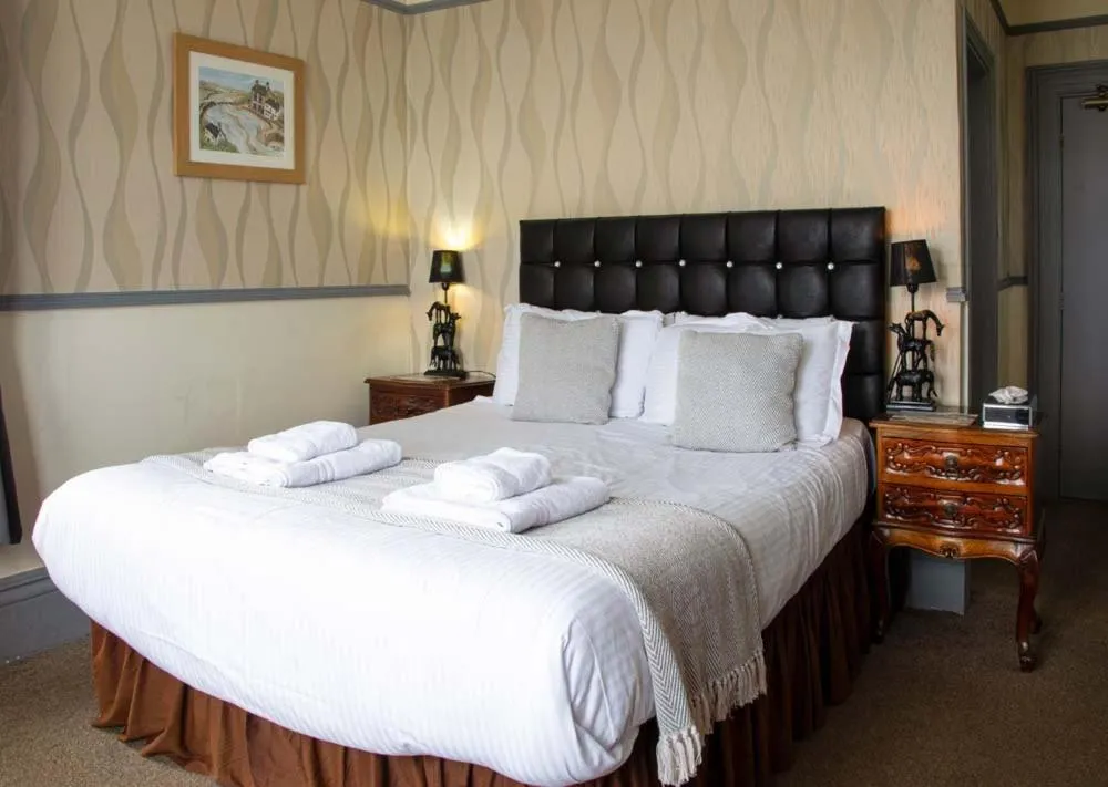 Bedroom, Bed in Ye Olde Fighting Cocks