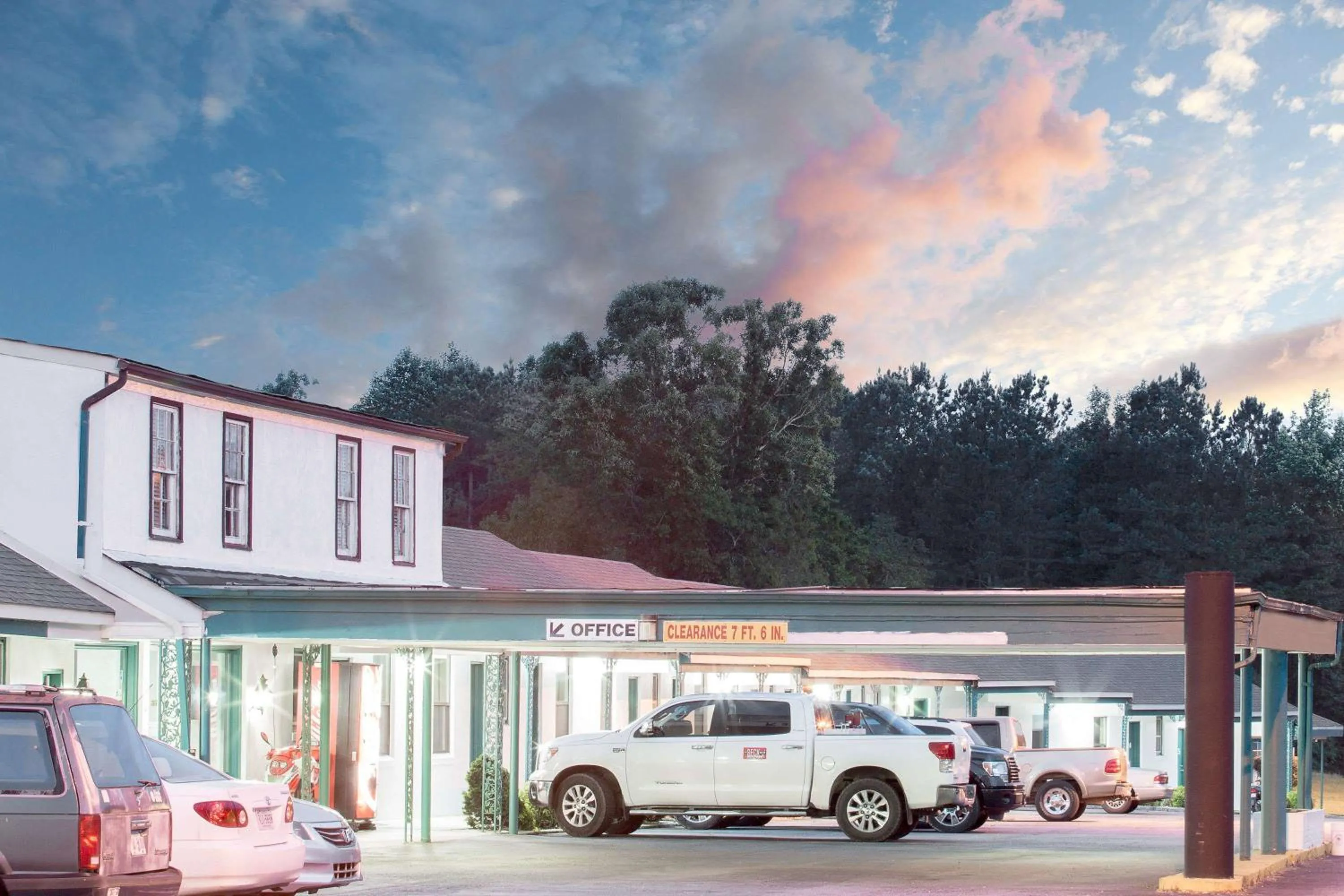 Property Building in Knights Inn Emporia