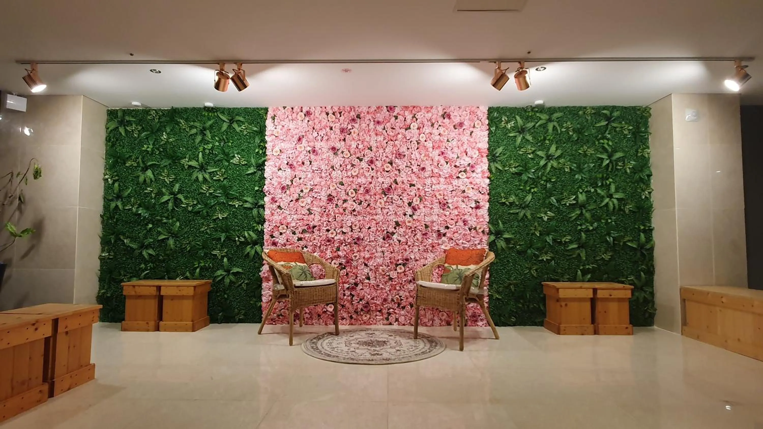 Communal lounge/ TV room in Grandmillions Hotel Seogwipo