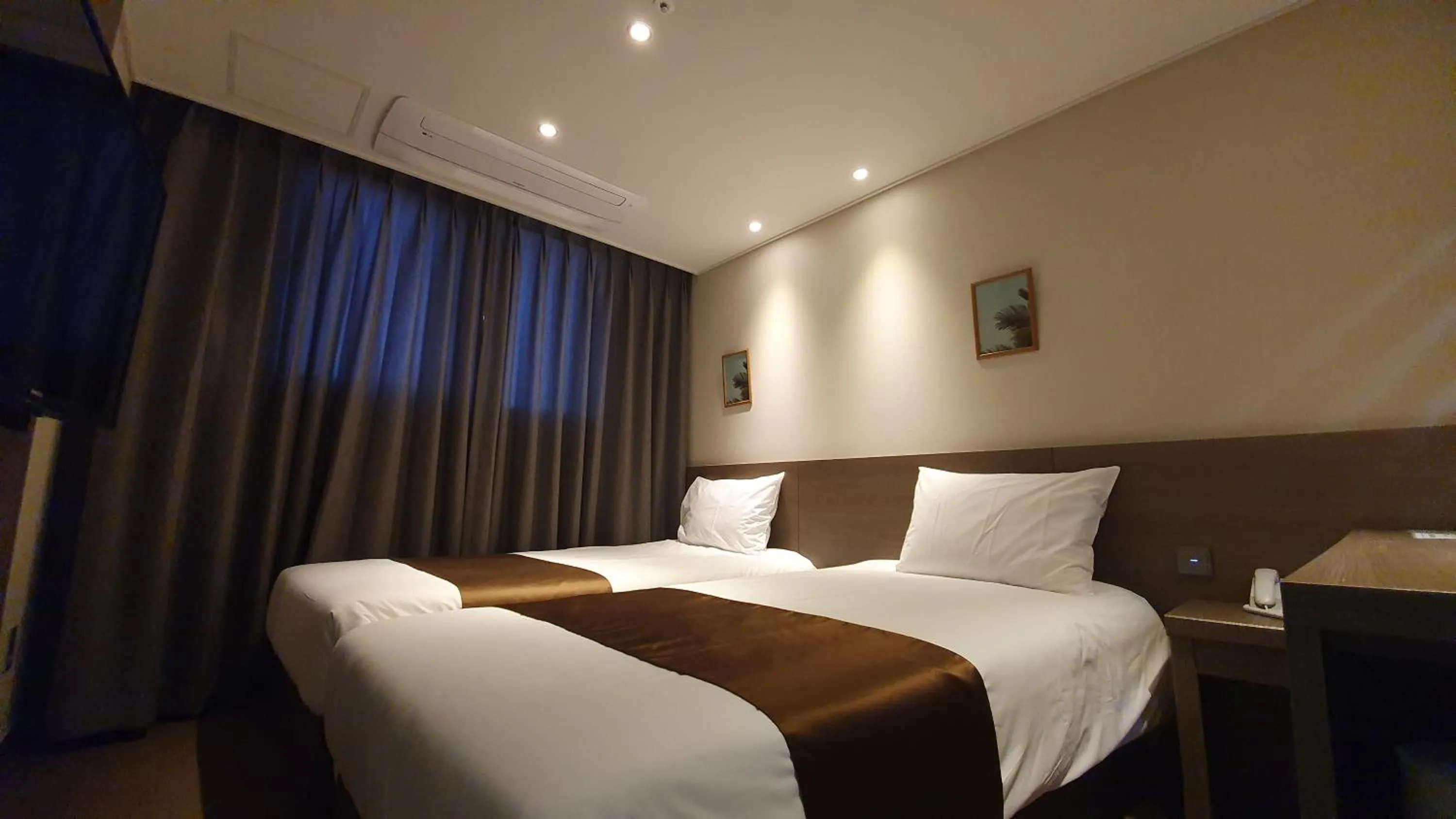 Bed in Grandmillions Hotel Seogwipo