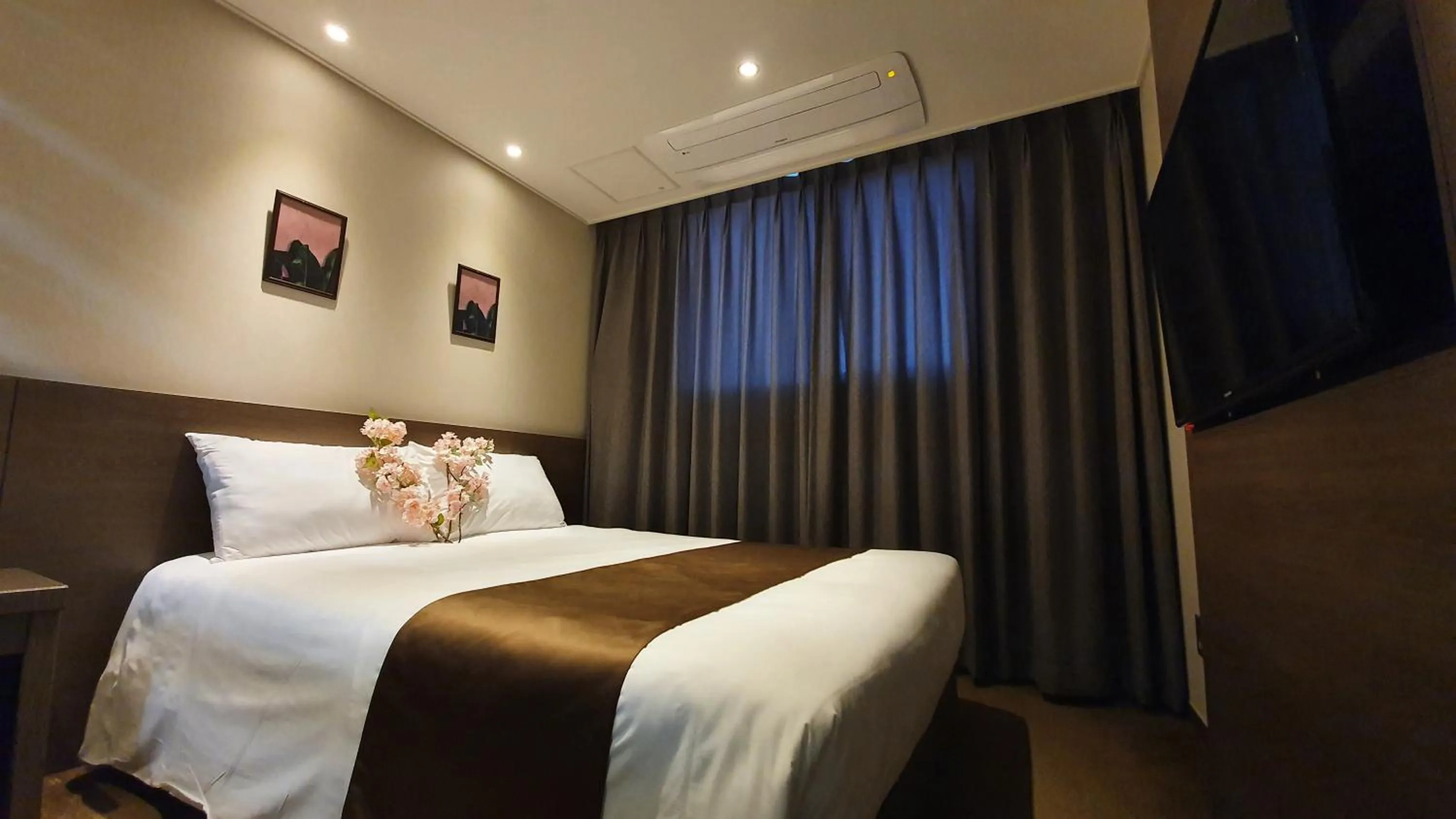 Bed in Grandmillions Hotel Seogwipo