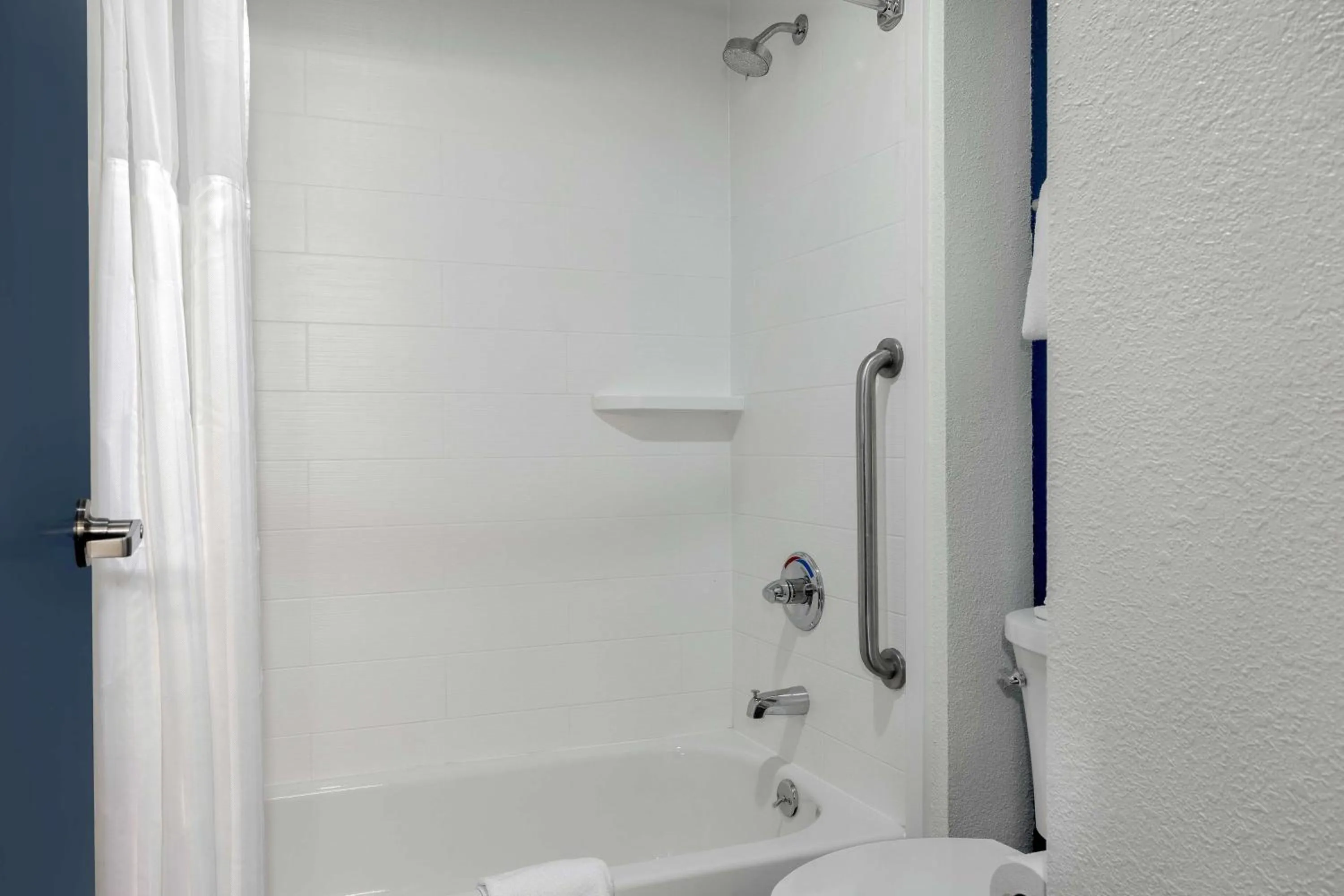 Bathroom in Spark By Hilton Evansville East, In