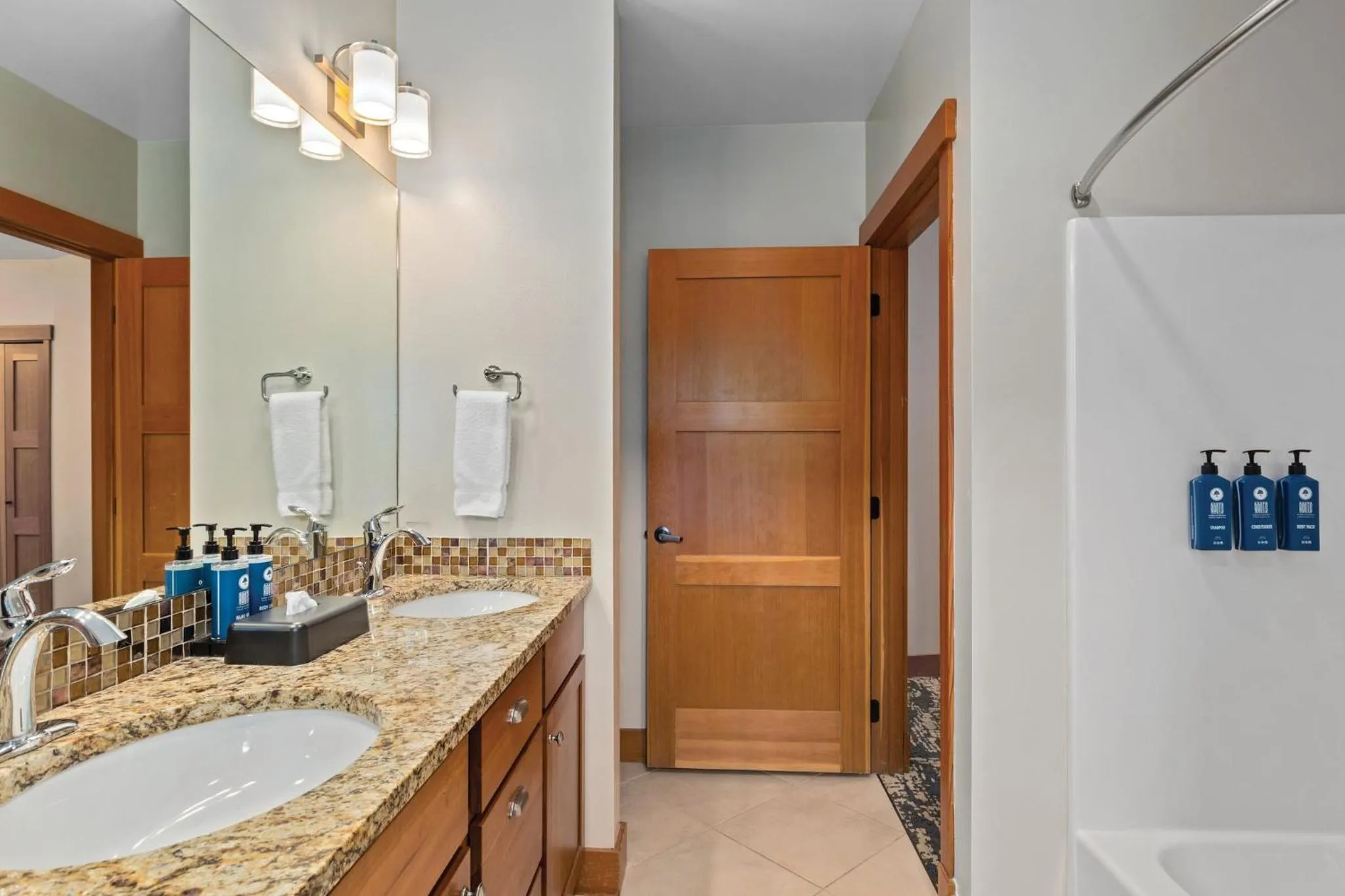Bathroom in WorldMark Chelan - Lake House