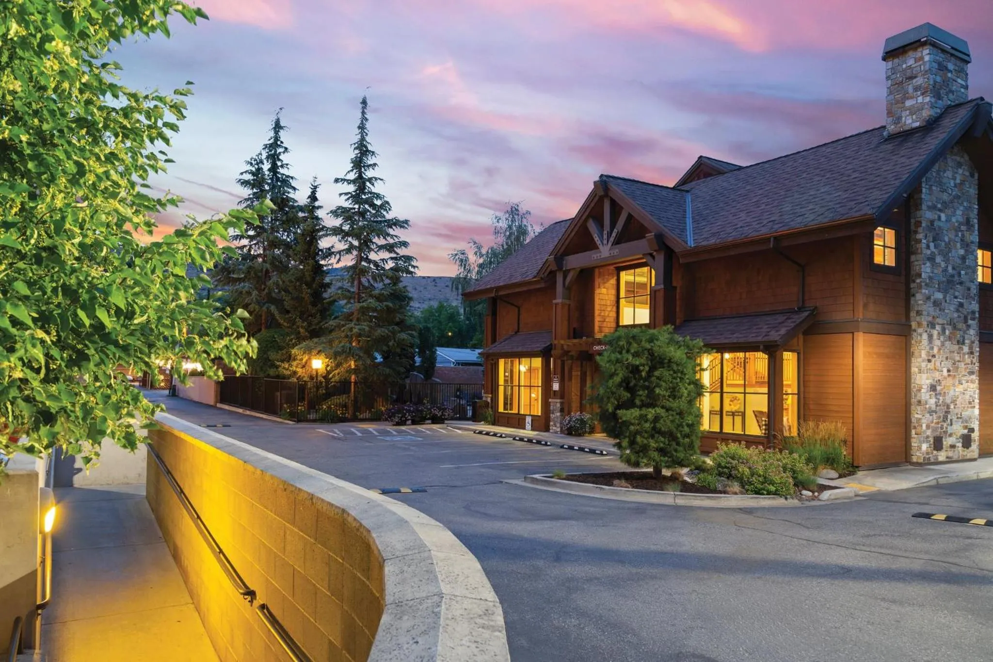Property building in WorldMark Chelan - Lake House
