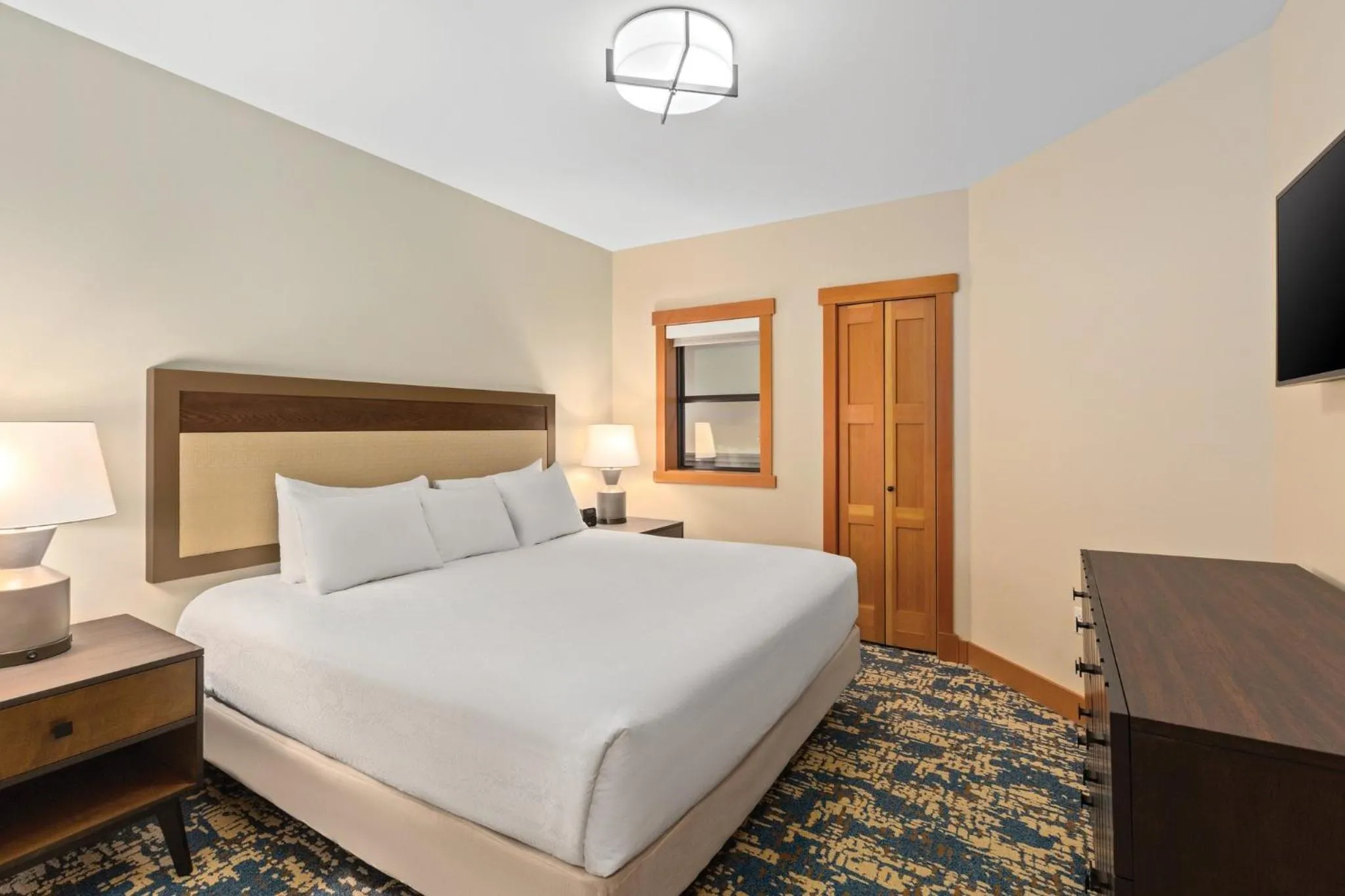 Bedroom, Bed in WorldMark Chelan - Lake House