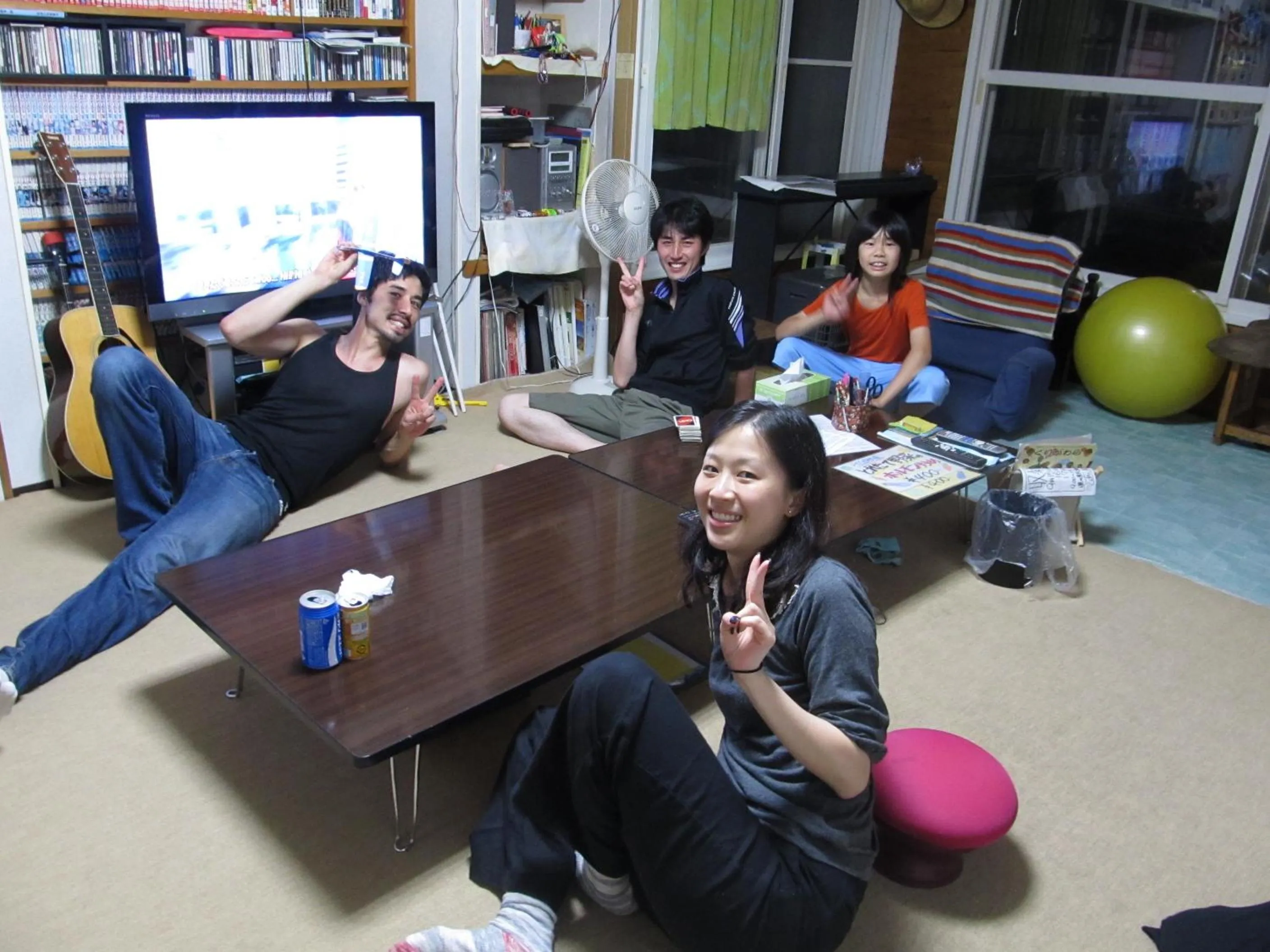 Communal lounge/ TV room in Traveler's Inn Asanebo