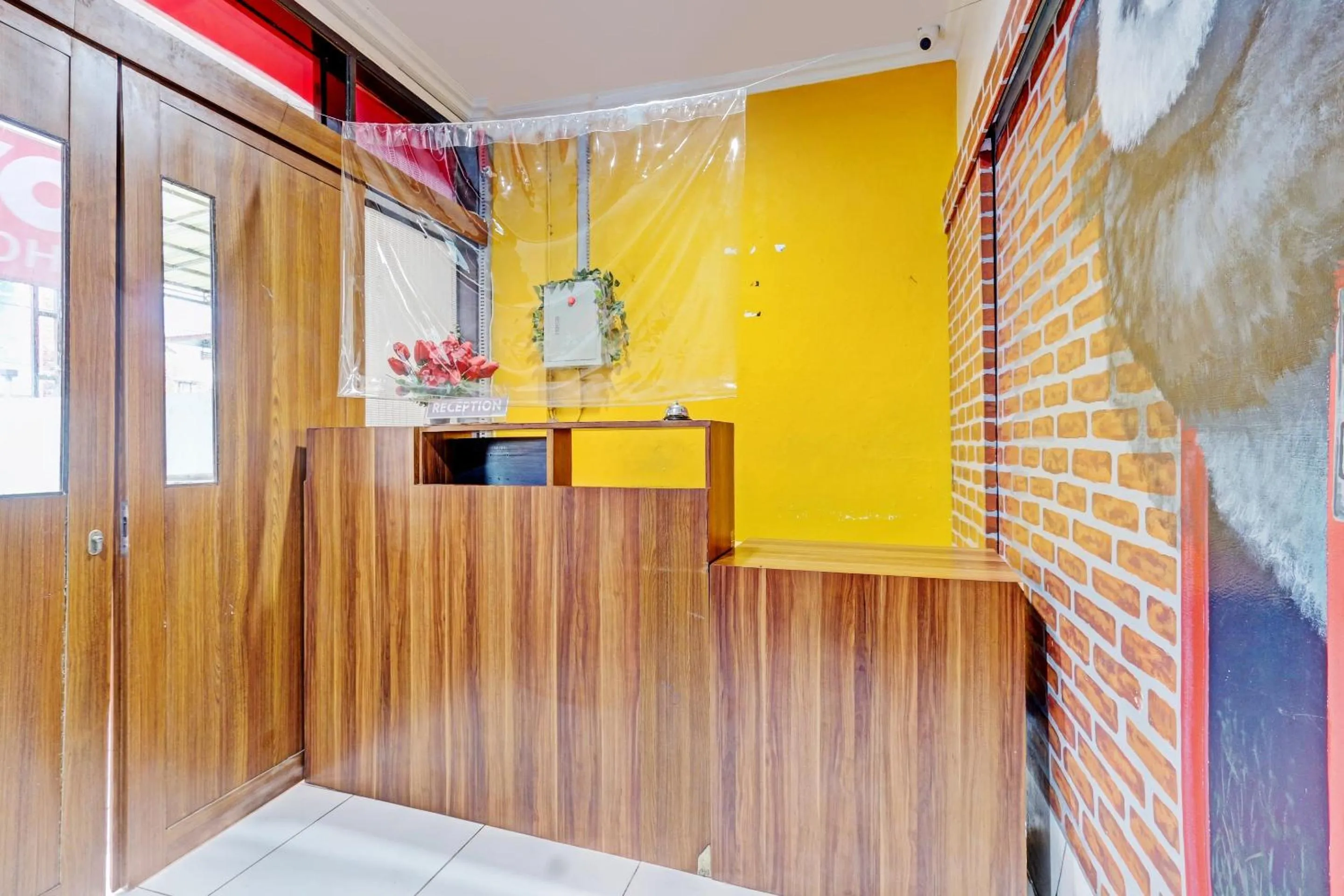 Lobby or reception in Hotel O Near Mall Ciputra 2