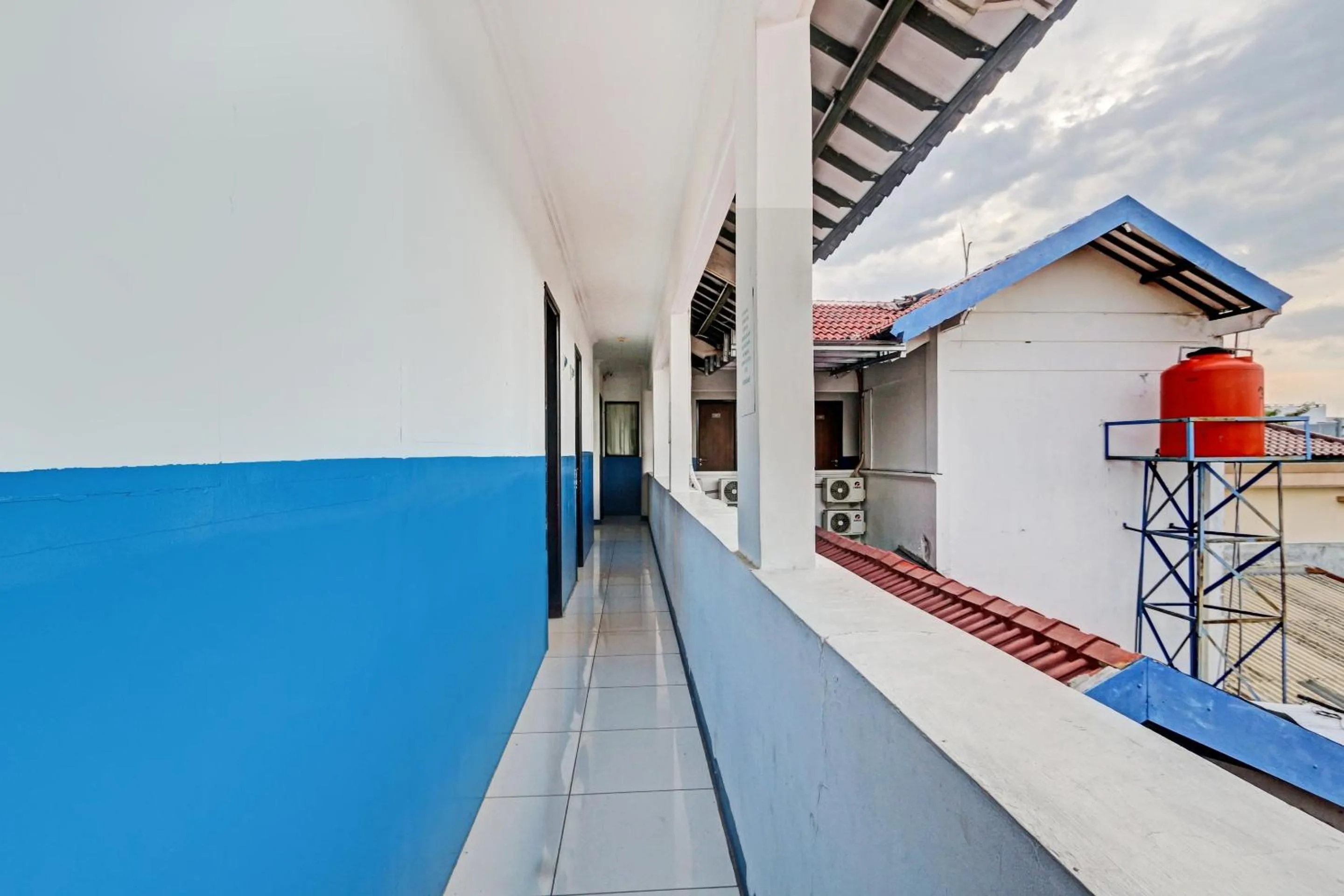 Lobby or reception in Hotel O Near Mall Ciputra 2