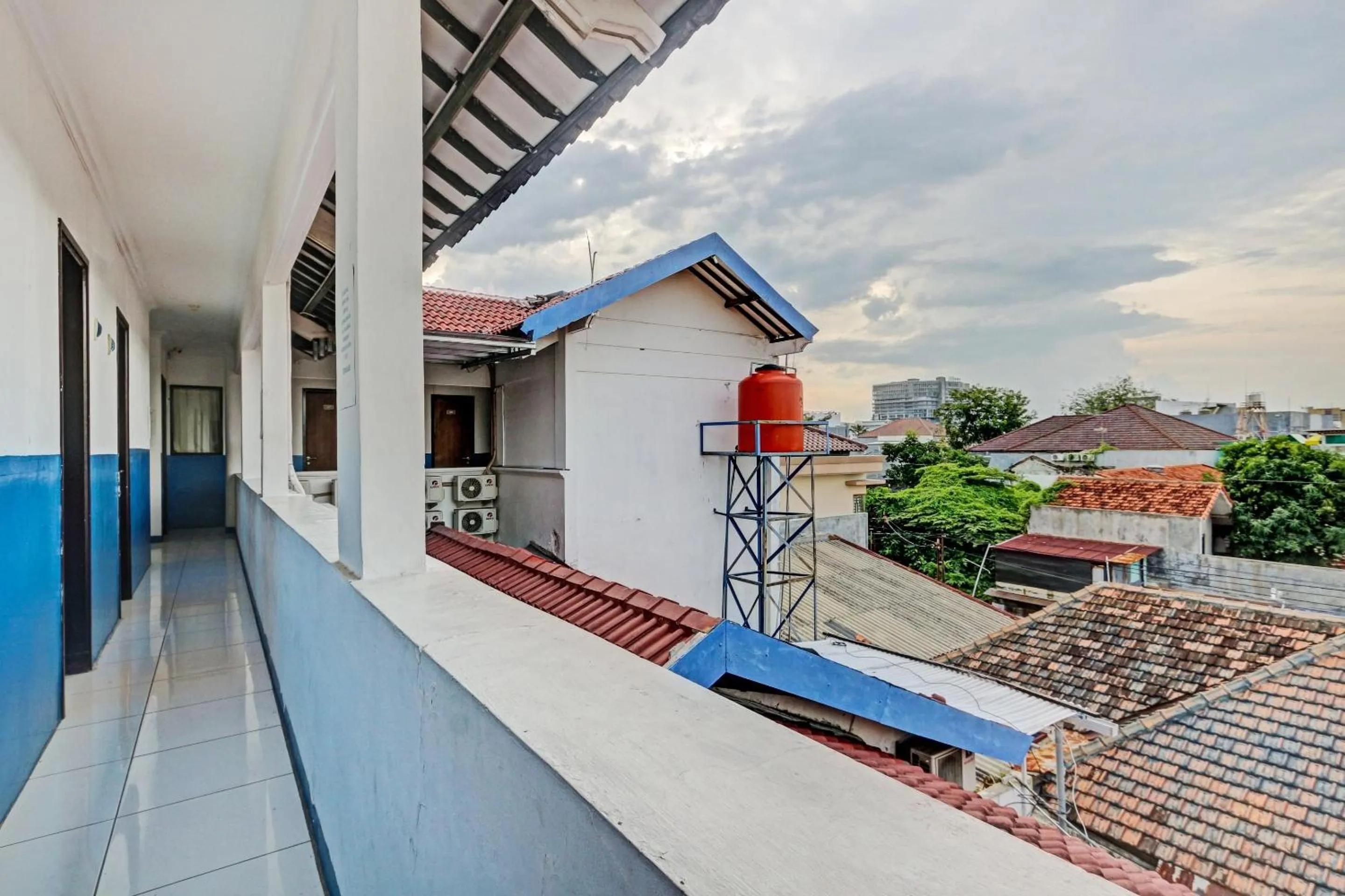 Lobby or reception in Hotel O Near Mall Ciputra 2