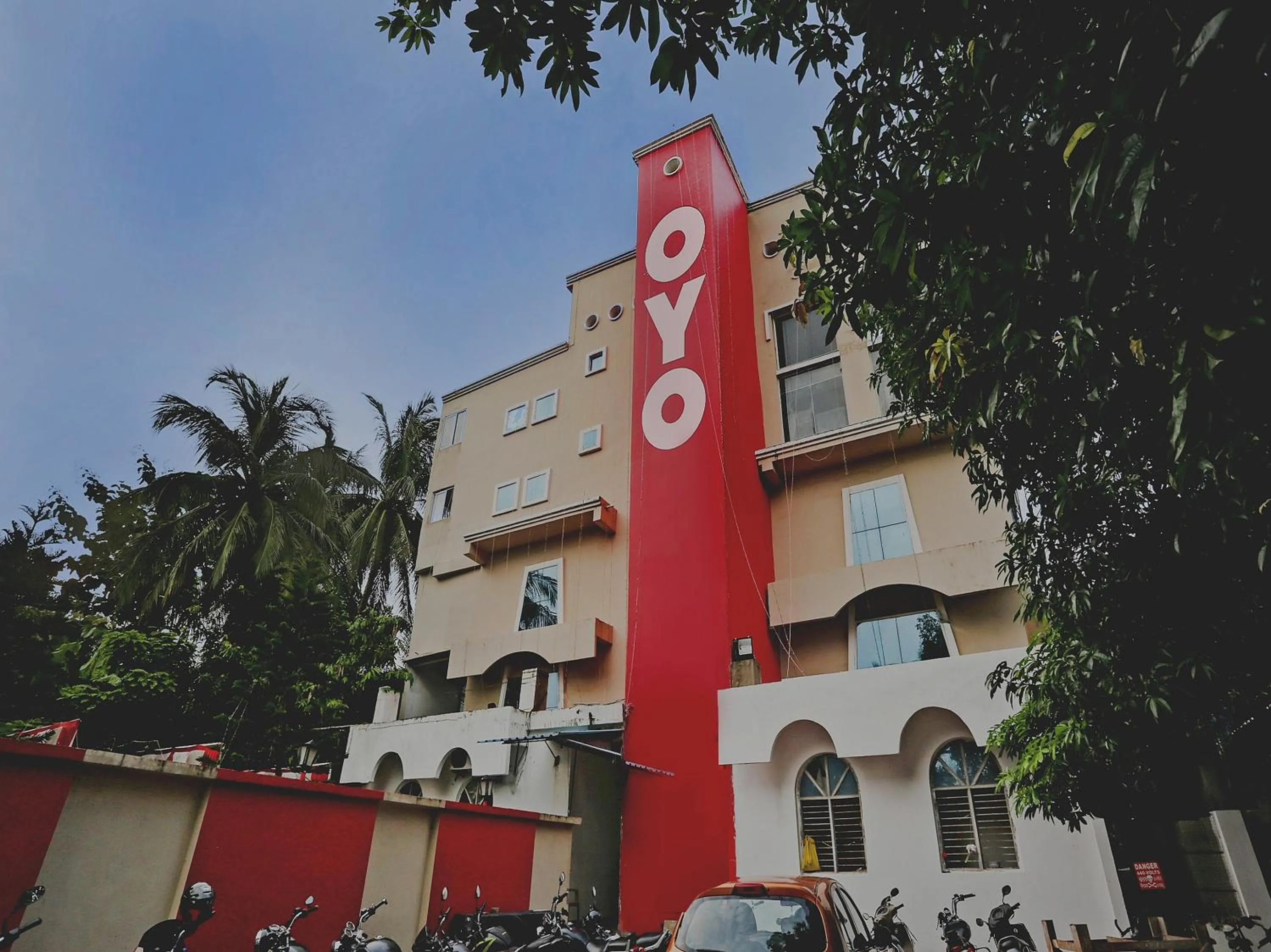 Facade/entrance in Hotel O Seven Inn