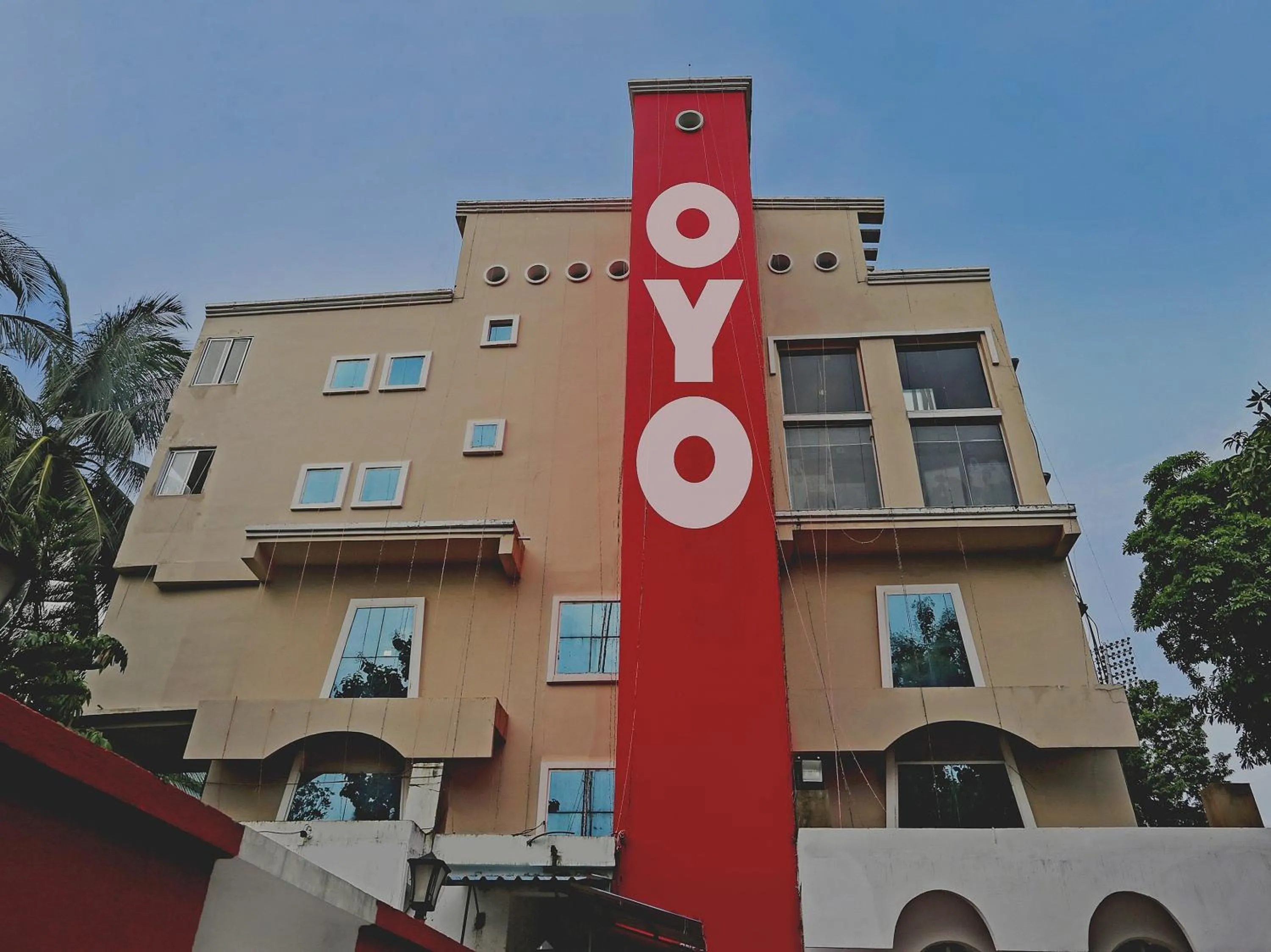 Facade/entrance in Hotel O Seven Inn