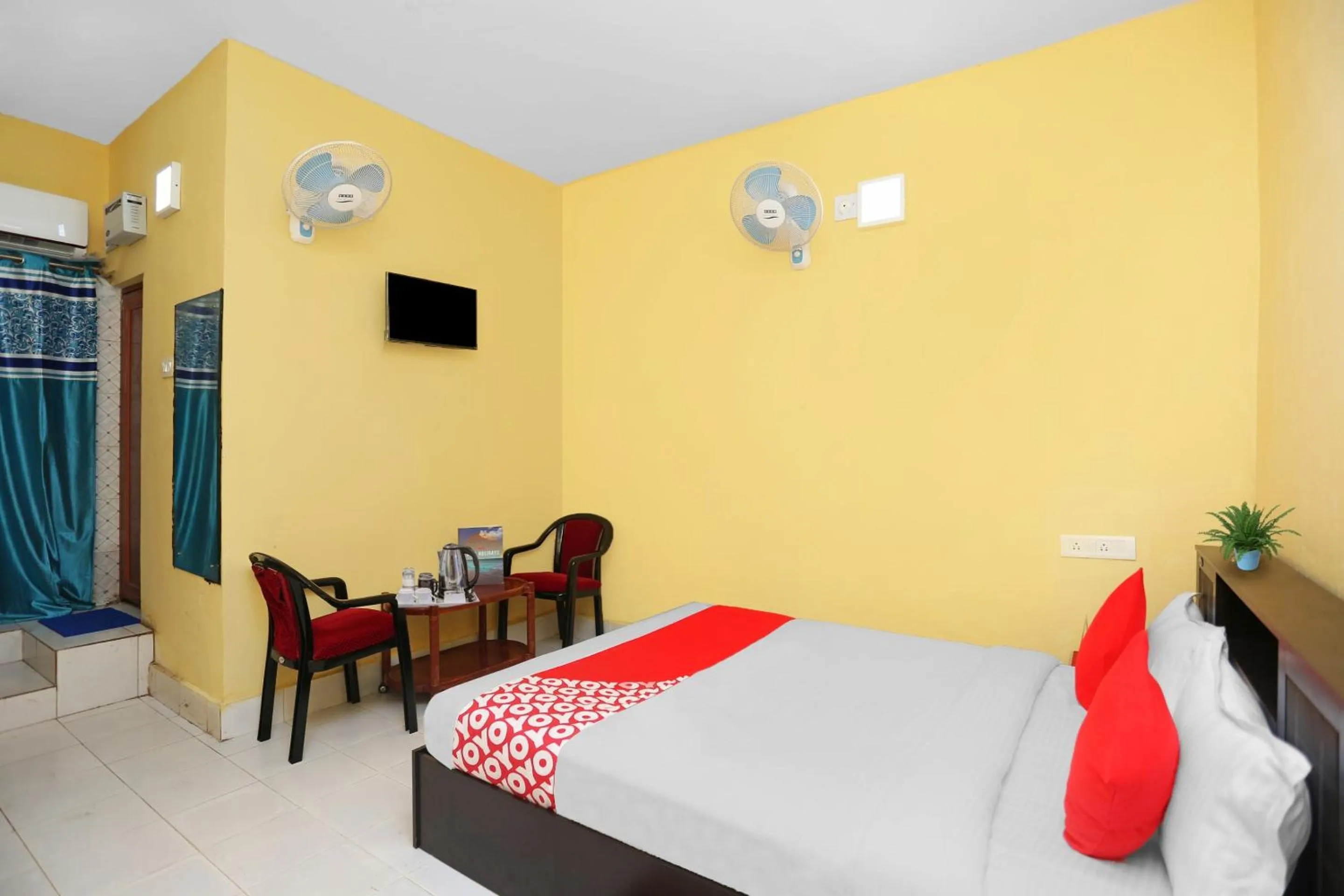 Bedroom, Bed in Hotel O Seven Inn