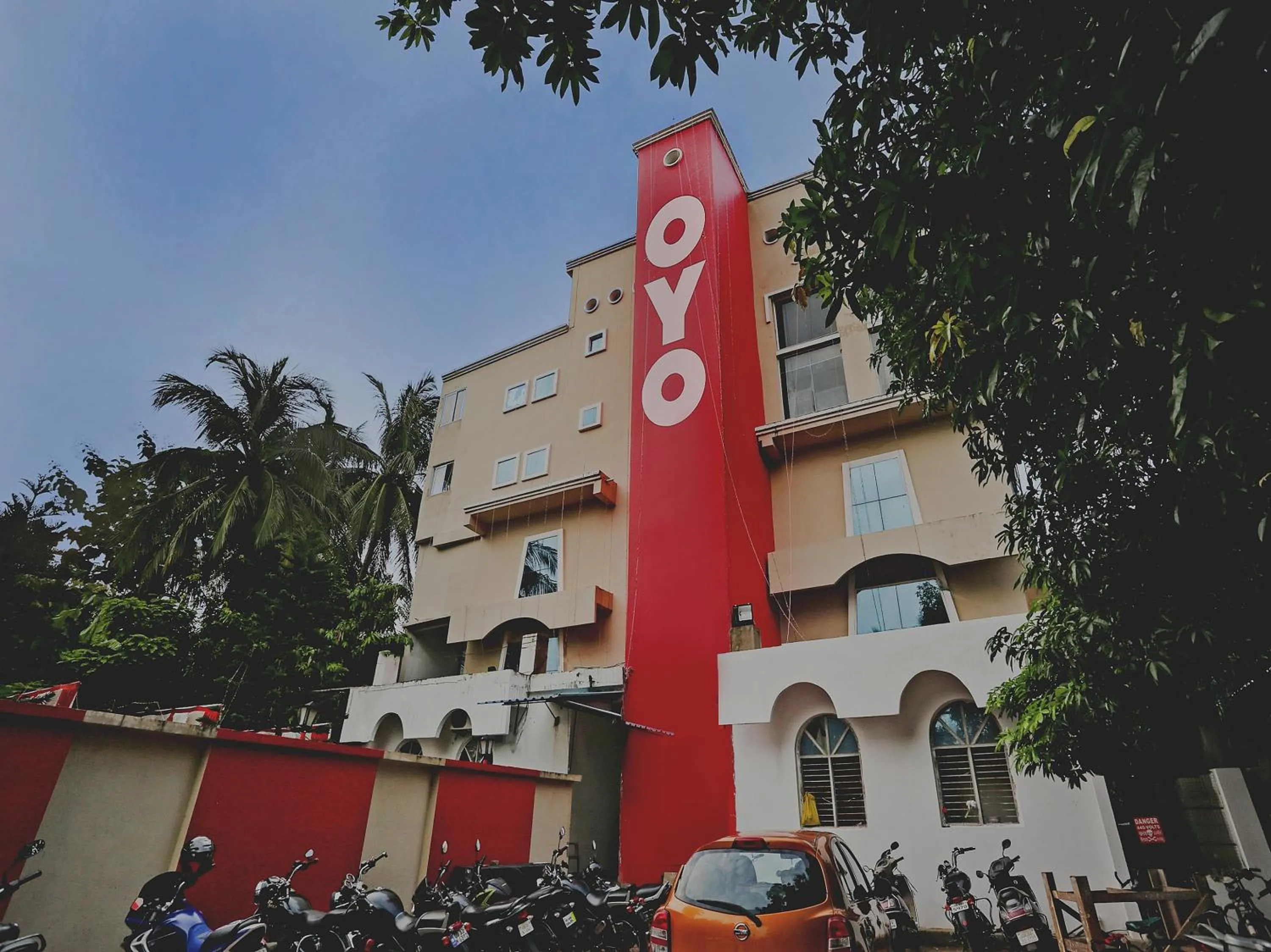 Facade/entrance in Hotel O Seven Inn