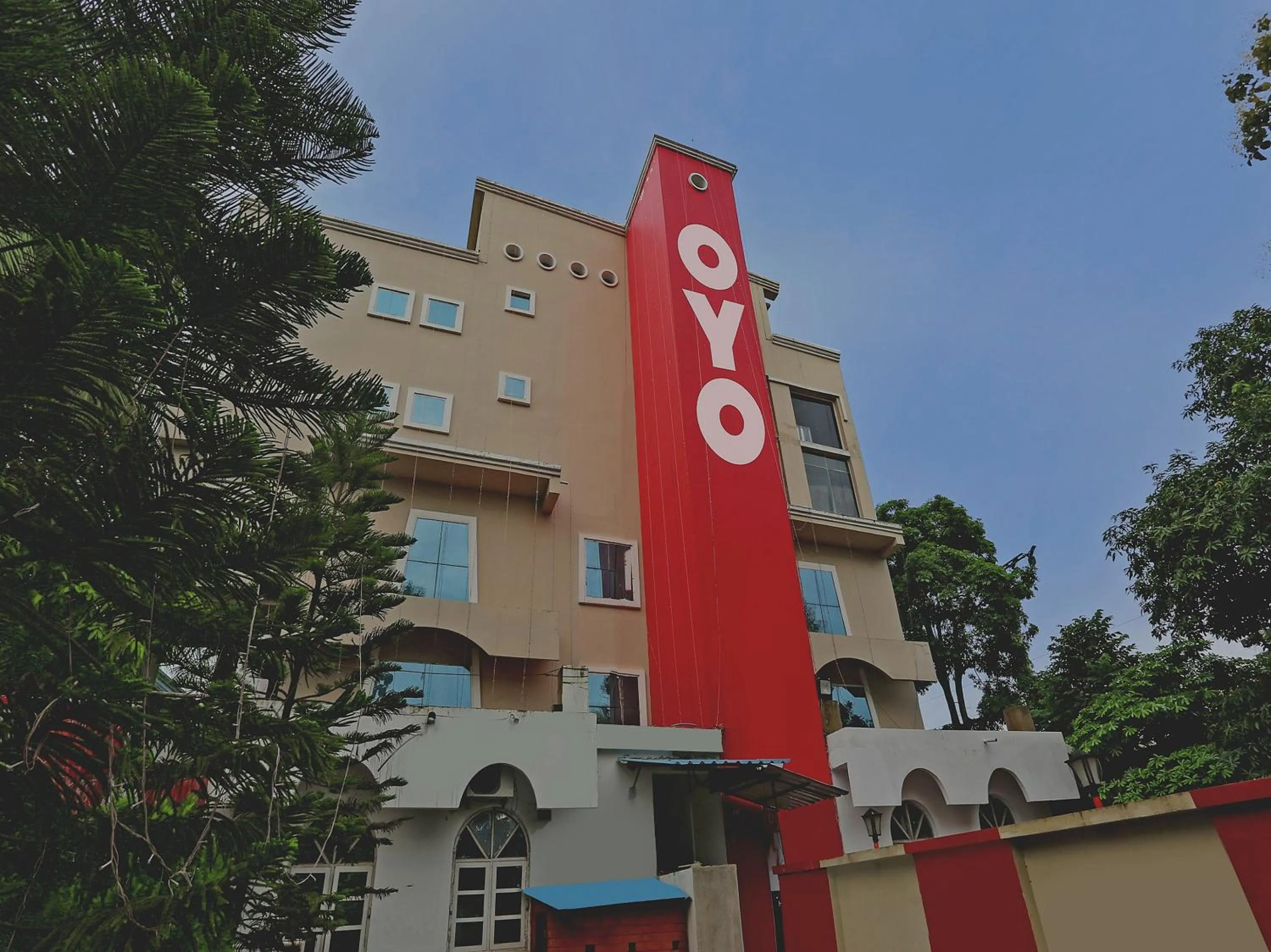 Facade/entrance in Hotel O Seven Inn