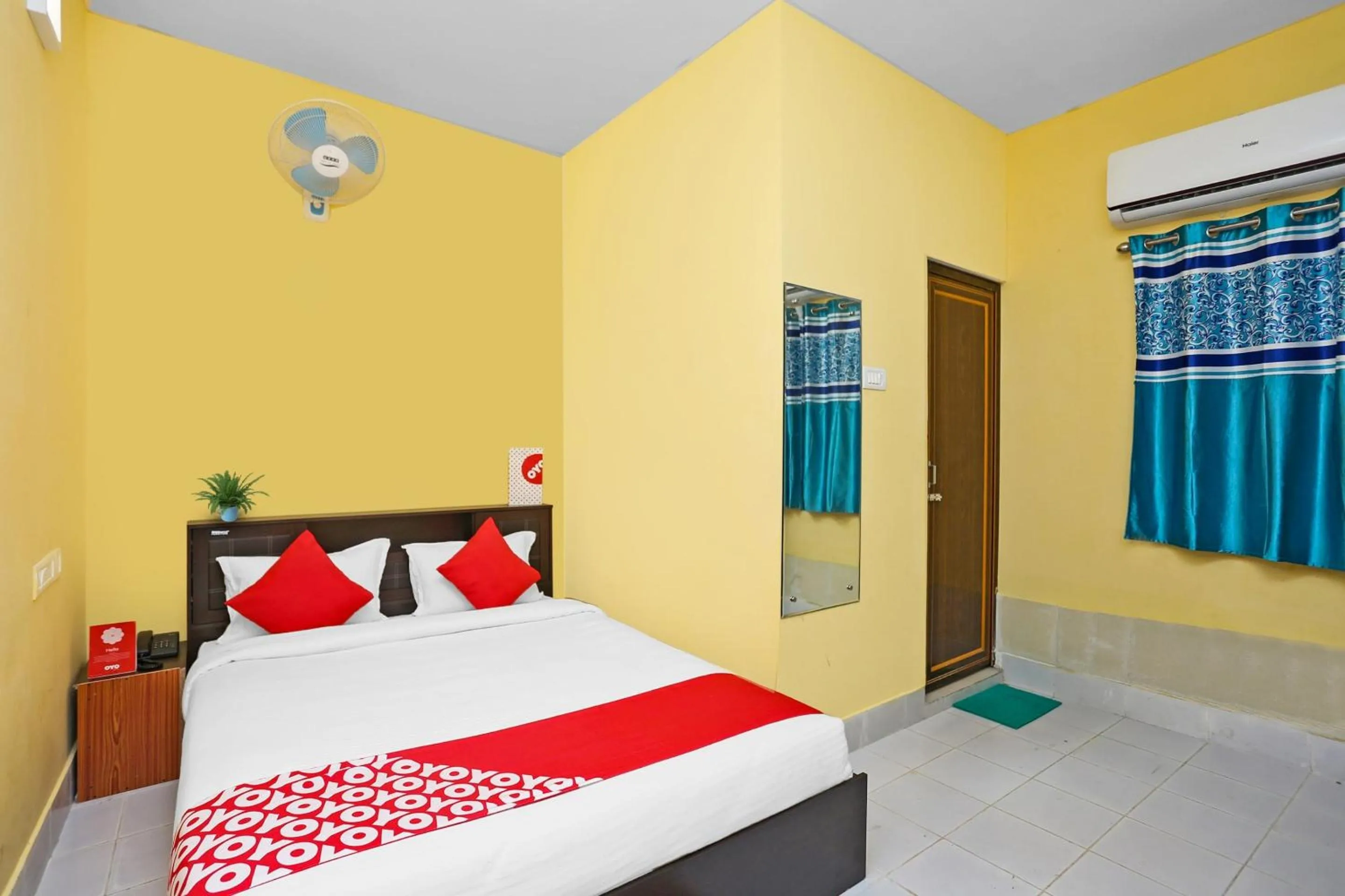 Bedroom, Bed in Hotel O Seven Inn