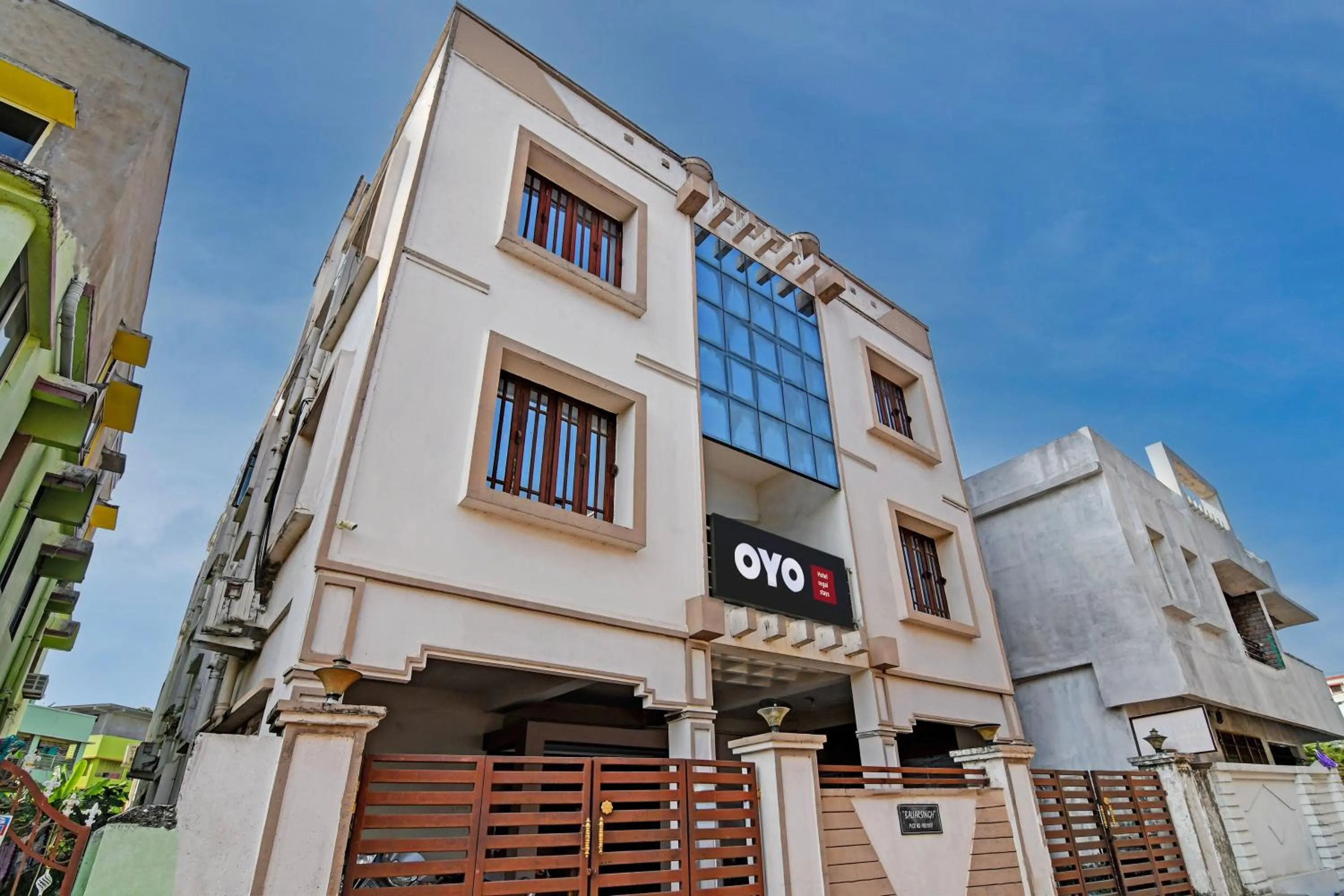 Facade/entrance in Hotel O Regal Stays